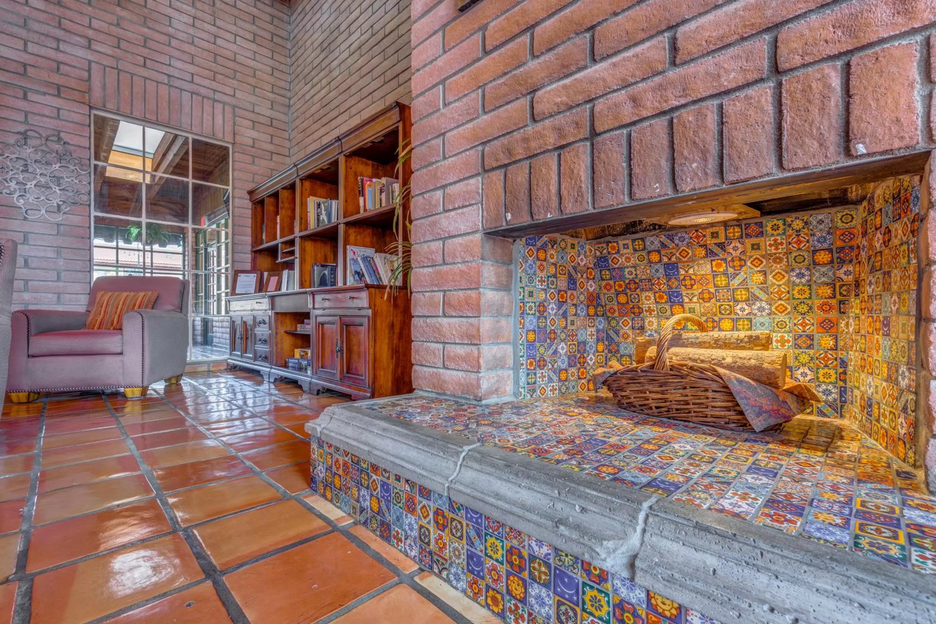 Library in Sierra Suites Boutique Hotel