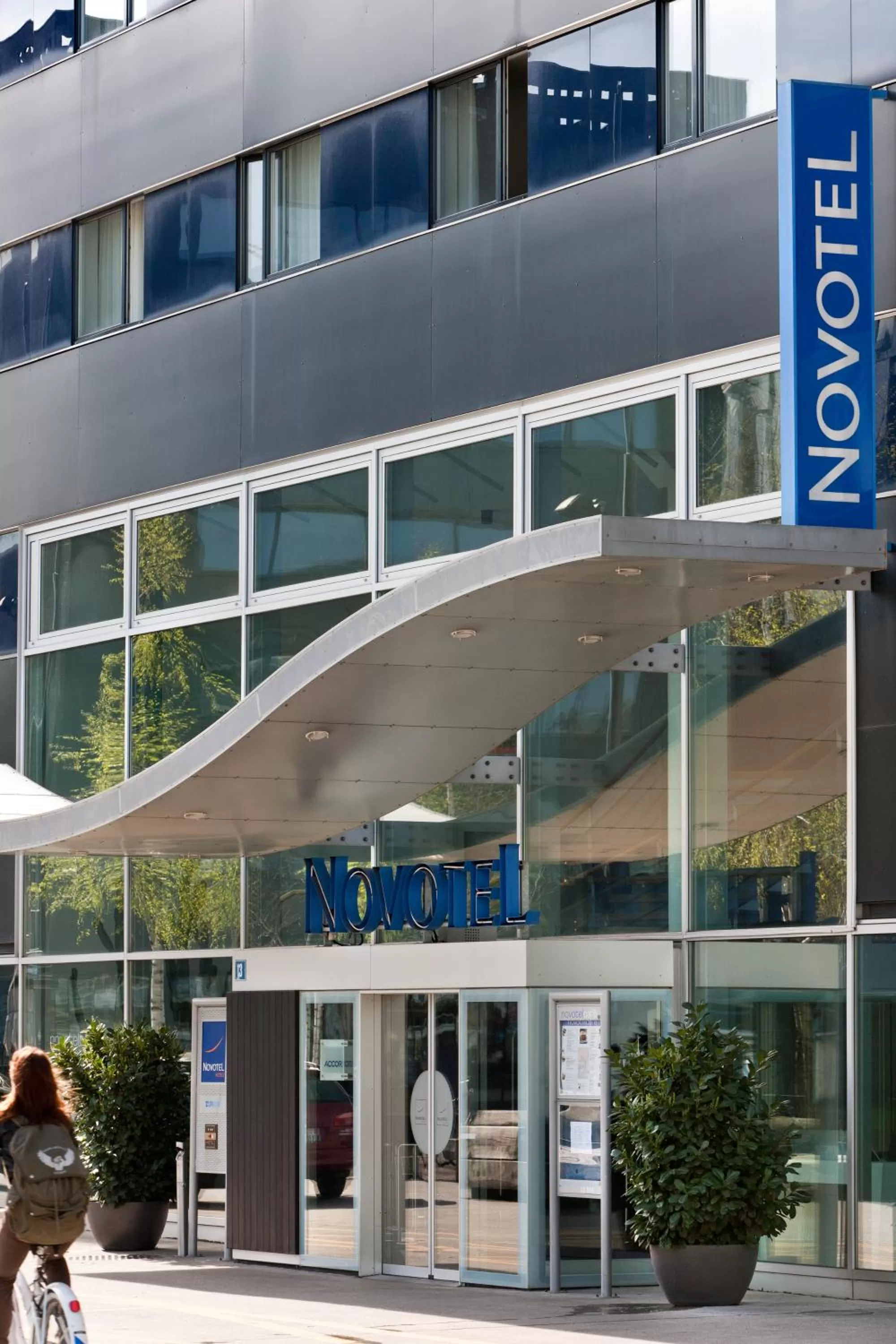 Facade/entrance in Novotel Zurich City West