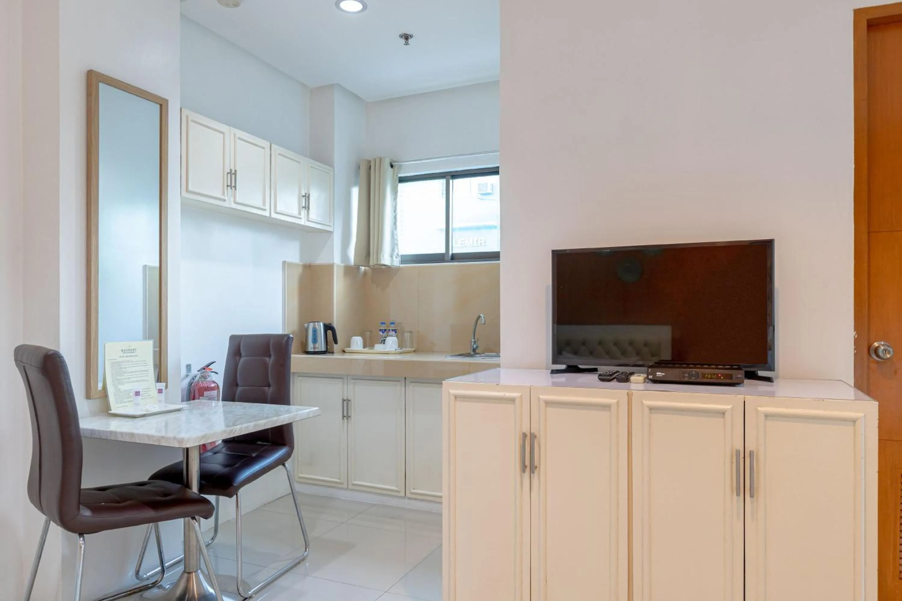 TV and multimedia in Baymont Suites & Residences