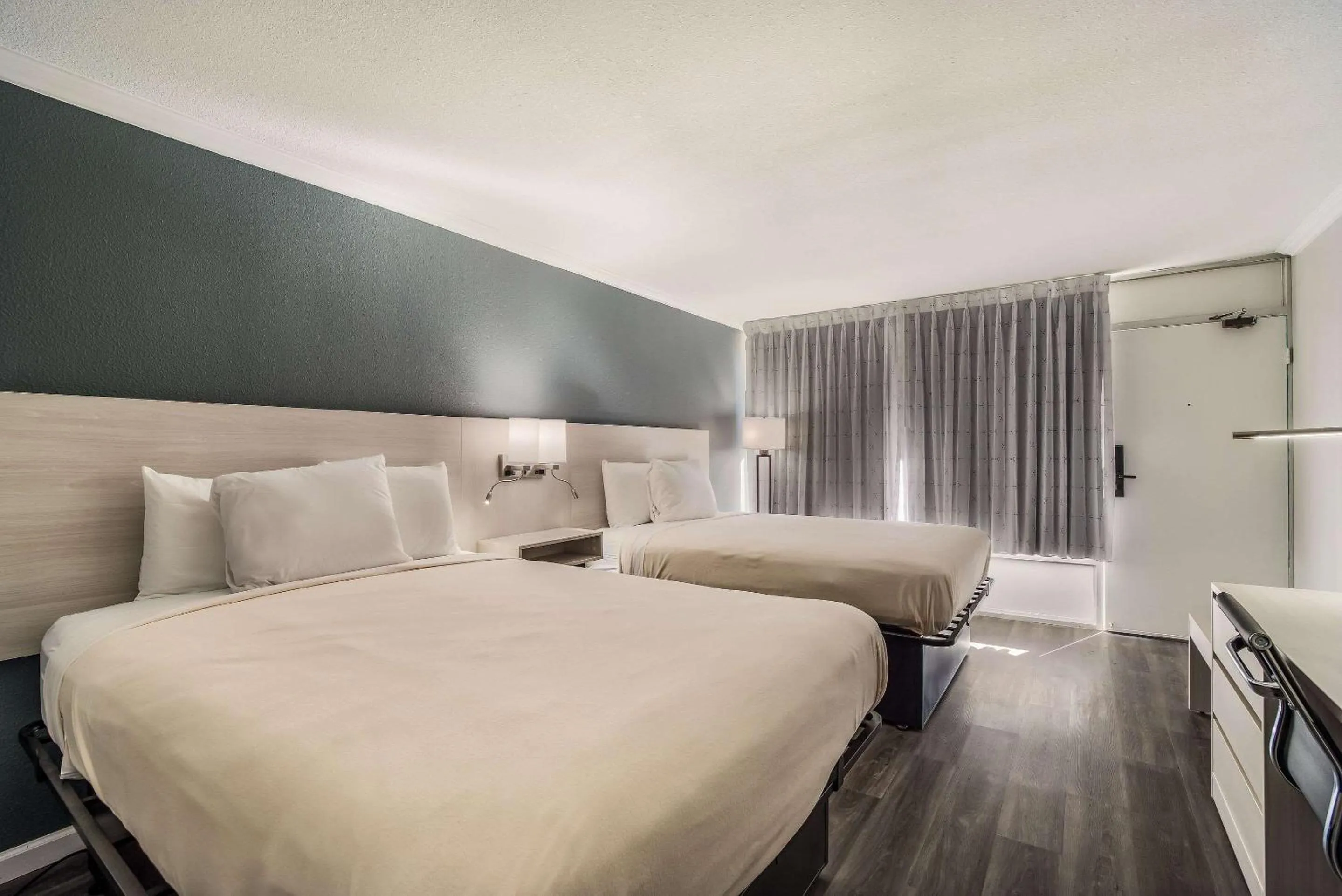 Photo of the whole room, Bed in MainStay Suites Florence - Darlington