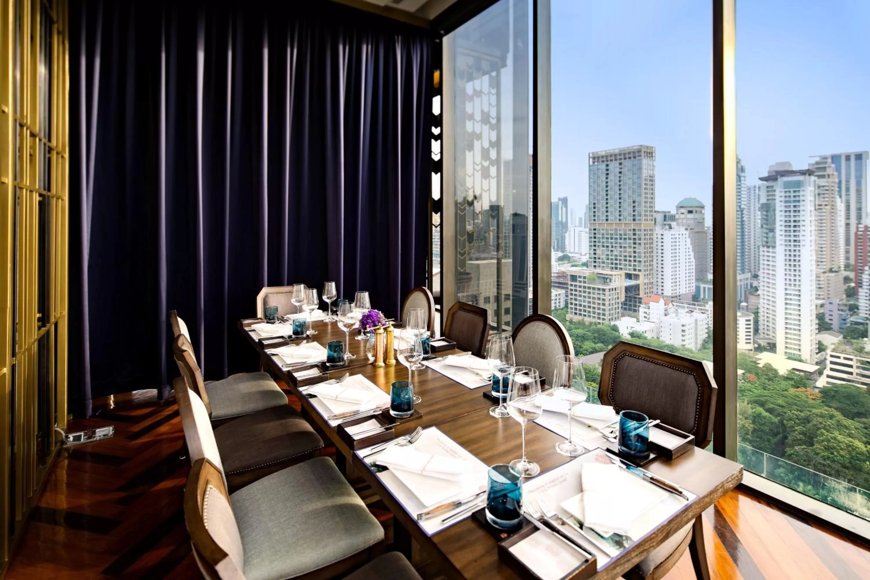 Restaurant/places to eat in Hotel Indigo Bangkok Wireless Road by IHG