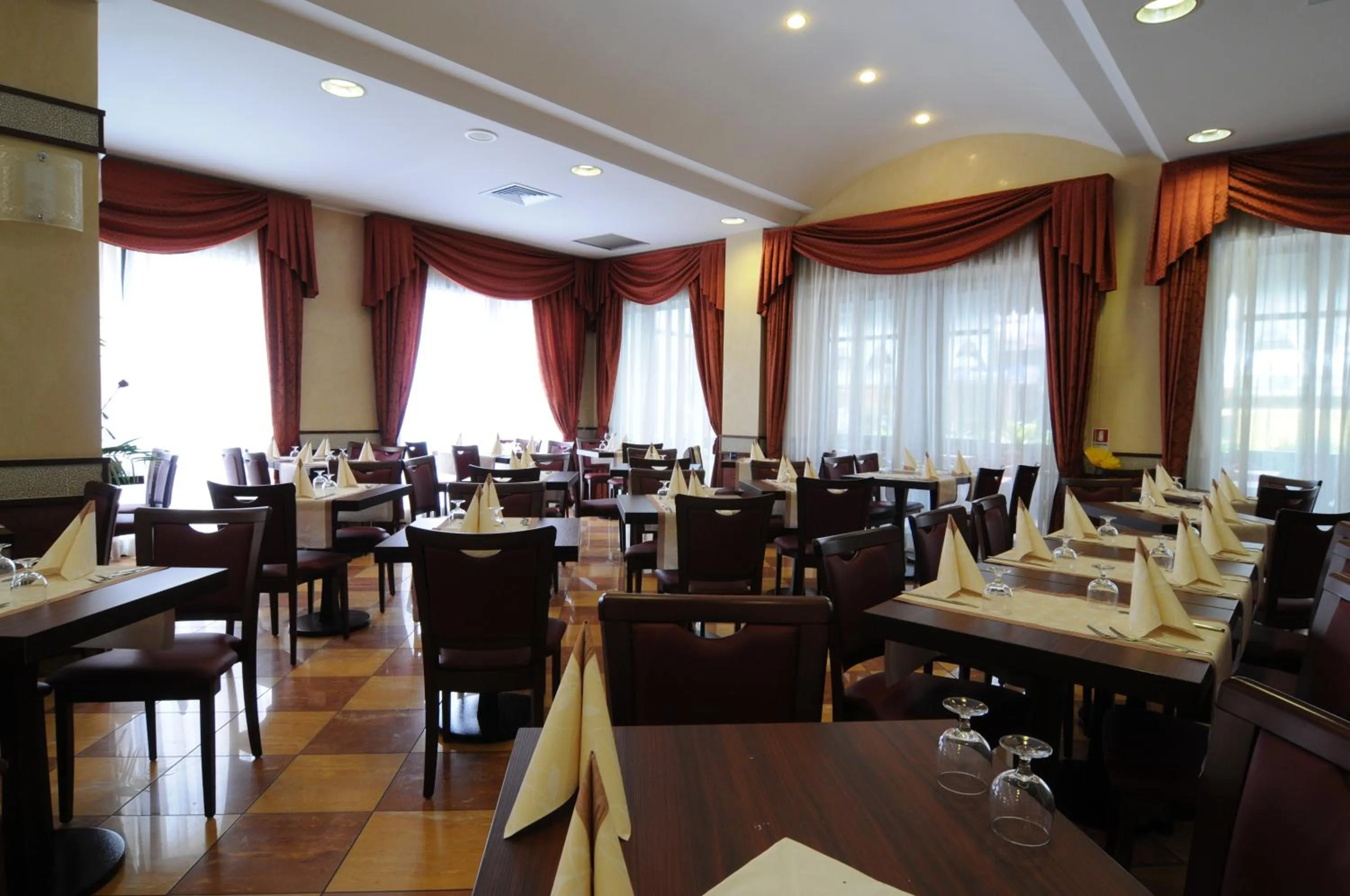 Restaurant/places to eat in Hotel Dei Platani