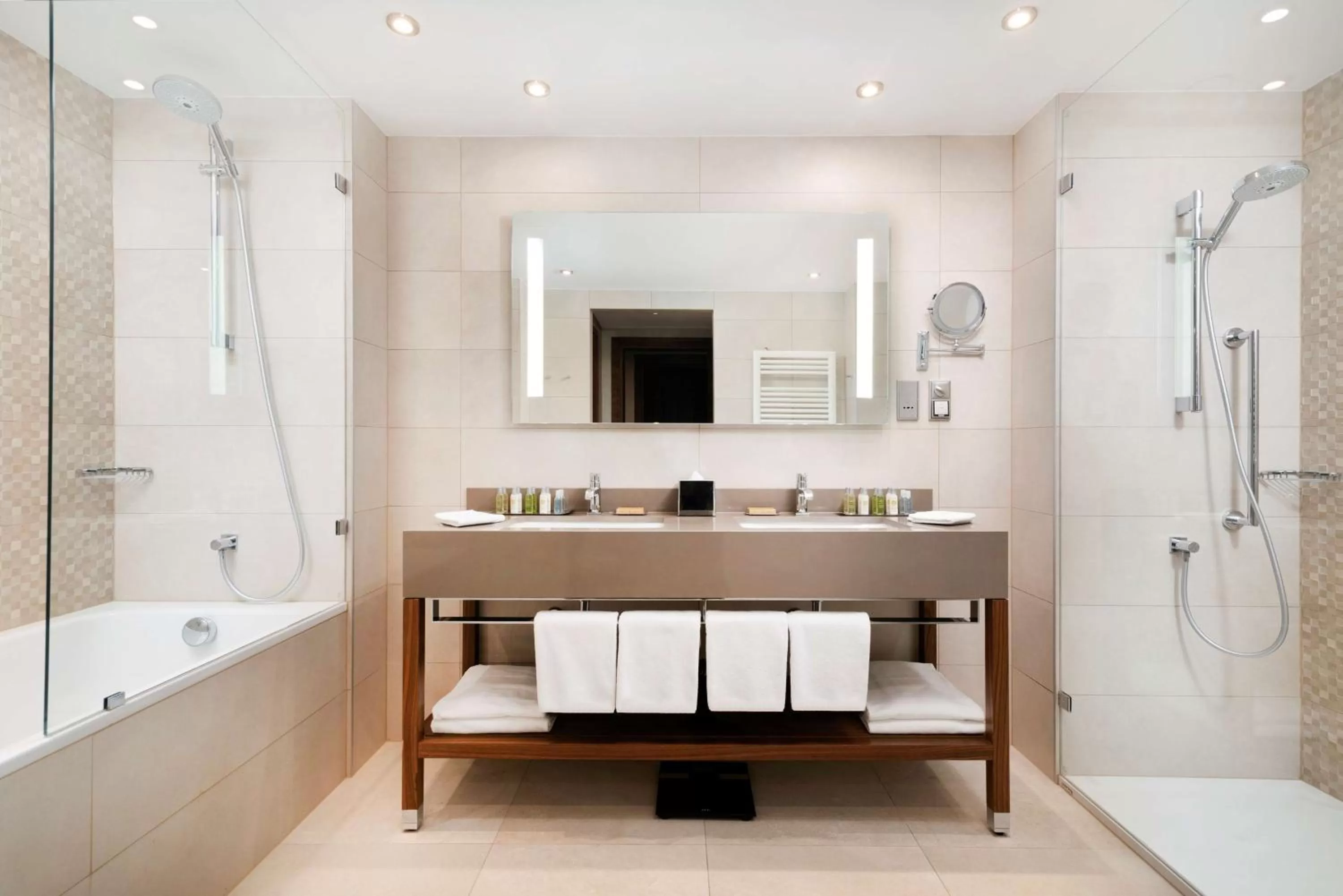 Bathroom in DoubleTree by Hilton Krakow Hotel & Convention Center