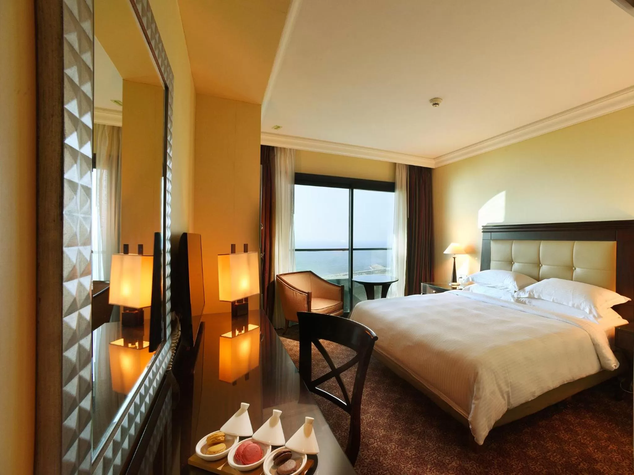 Photo of the whole room, Bed in Raouche Arjaan by Rotana