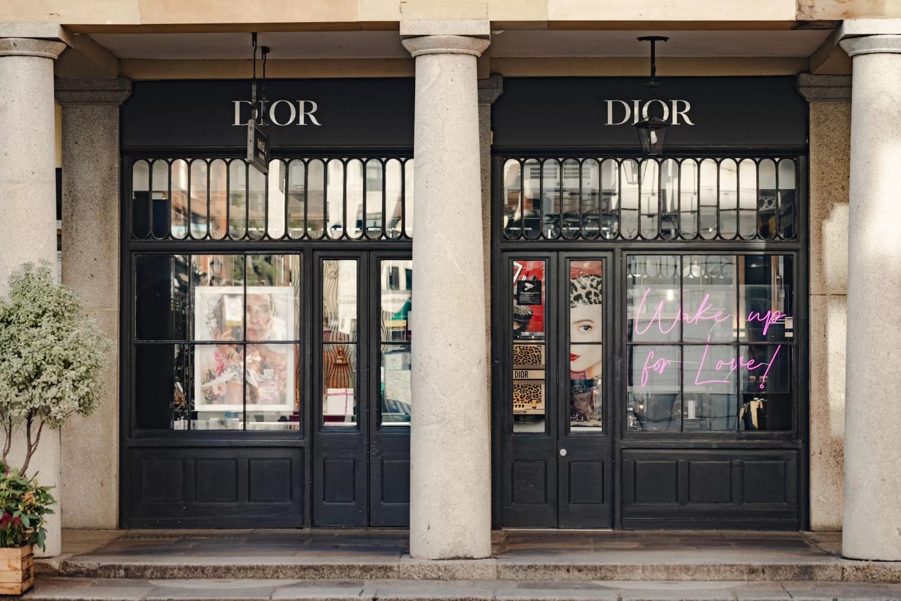 Shopping Area in L'oscar London