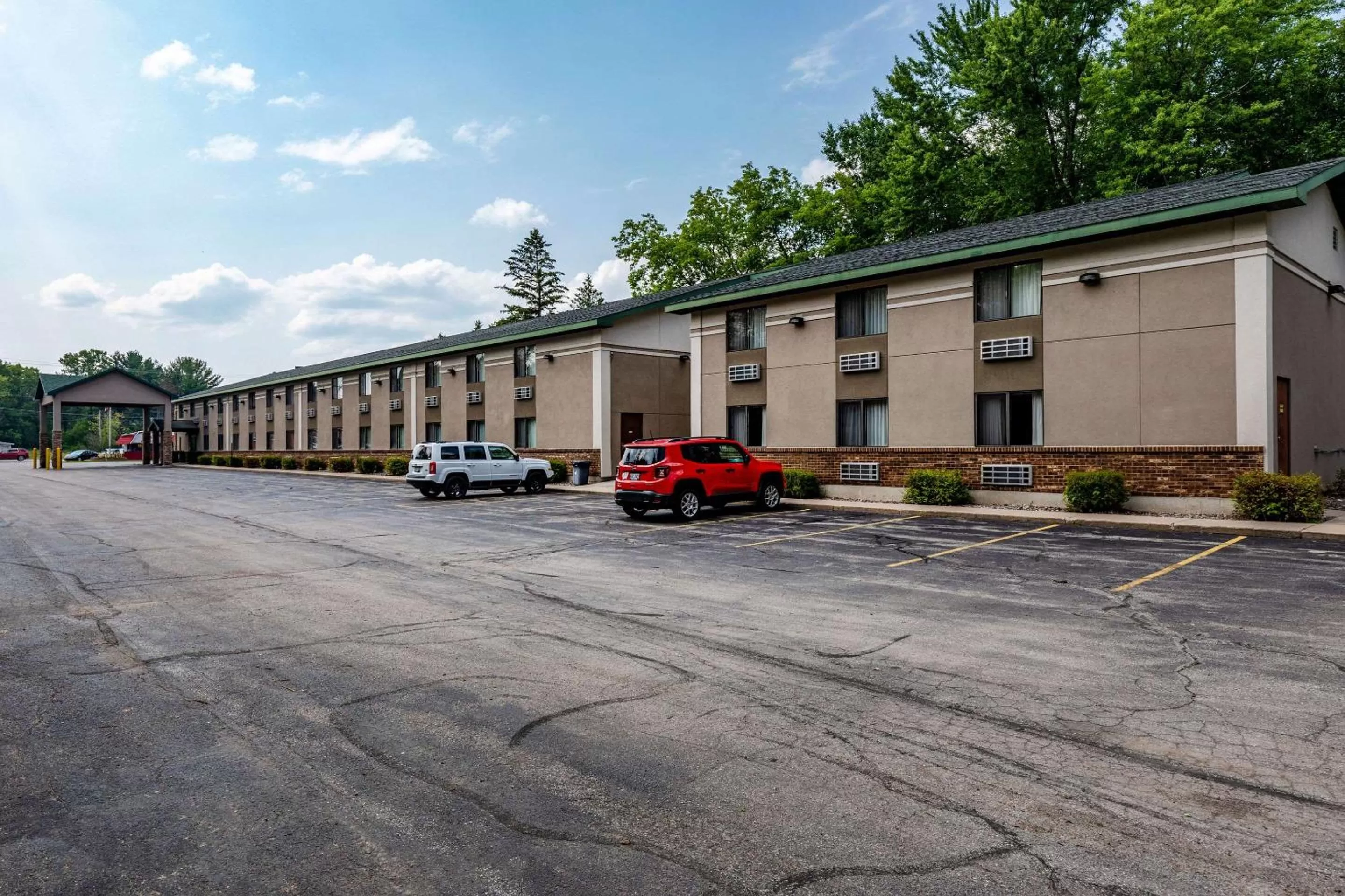 Property building in Quality Inn & Suites Marinette