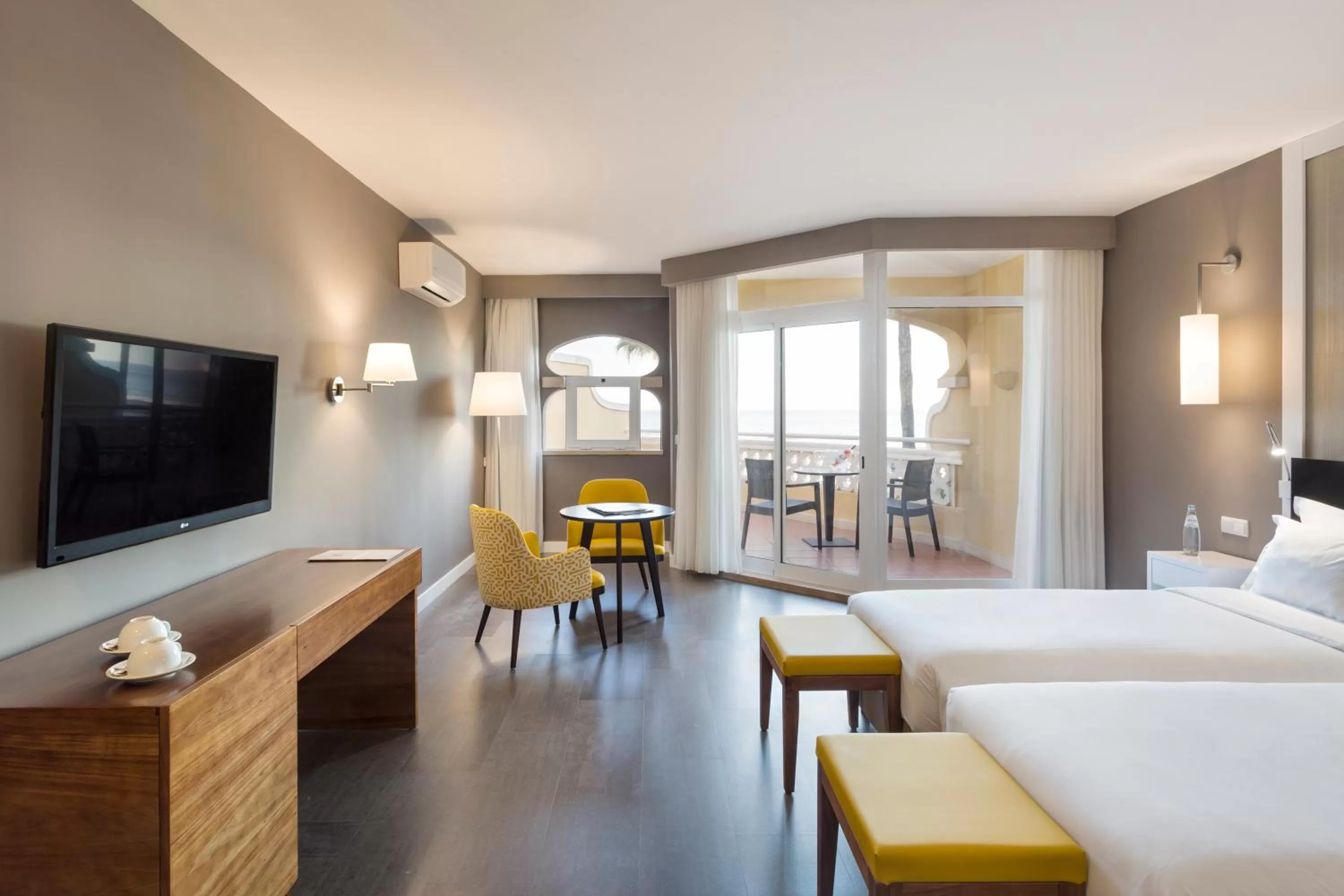 Photo of the whole room, Bed in AP Oriental Beach - Adults Friendly