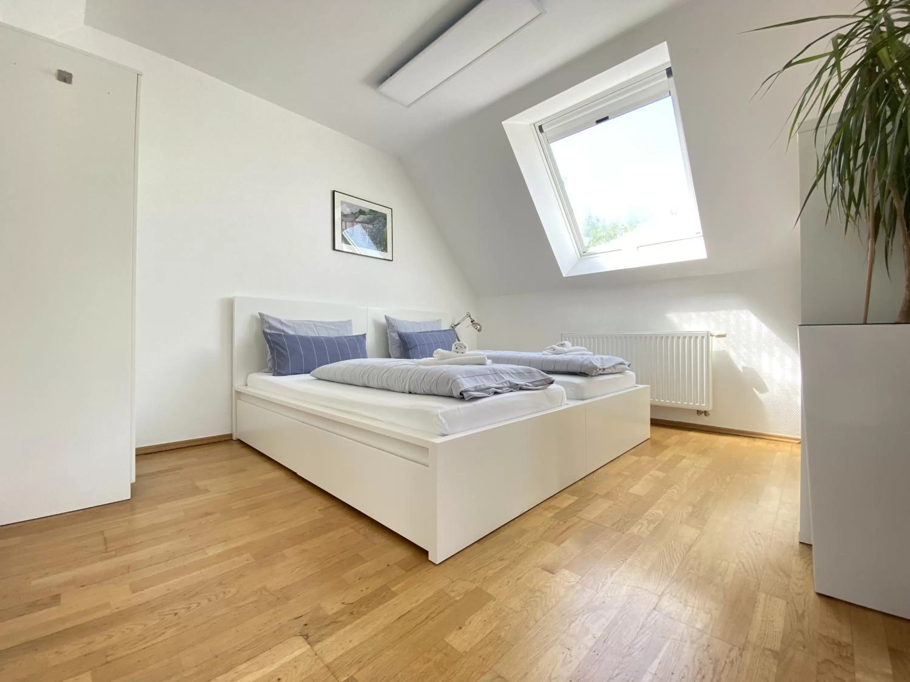 Living room, Bed in Hotel zur Bever