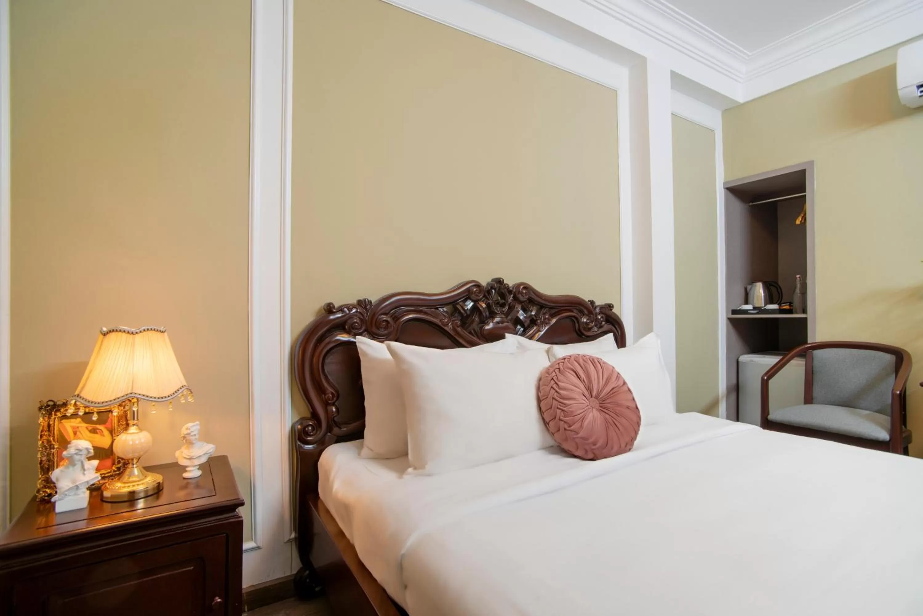 Bed in SAZI BEN THANH Hotel HCM