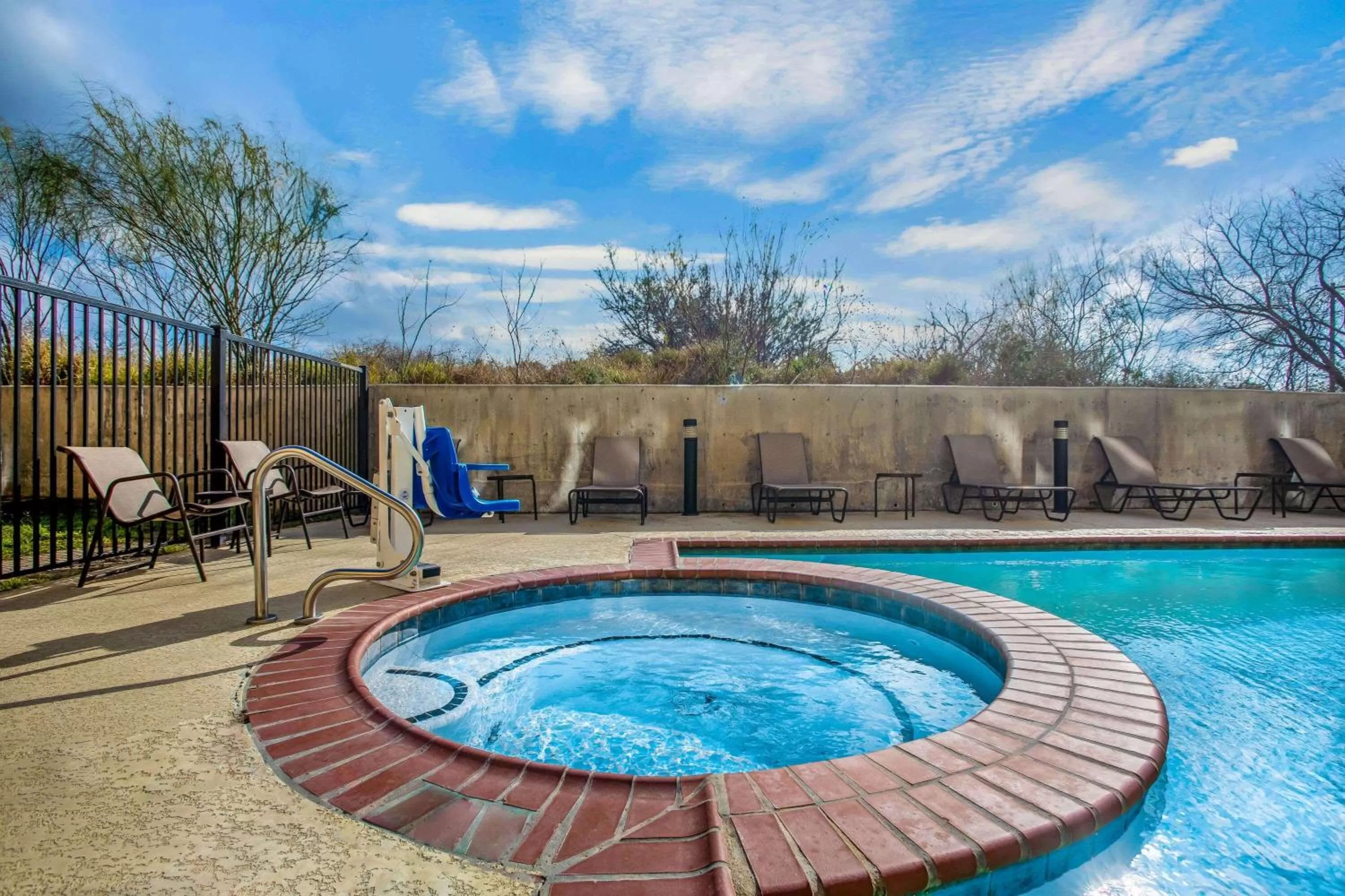 Hot Tub in La Quinta by Wyndham Karnes City - Kenedy