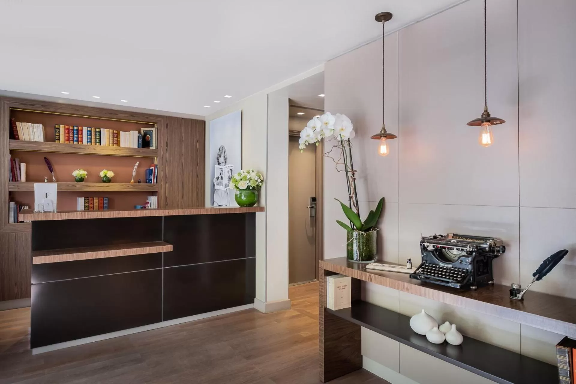 Lobby or reception in Hôtel Le Tourville by Inwood Hotels