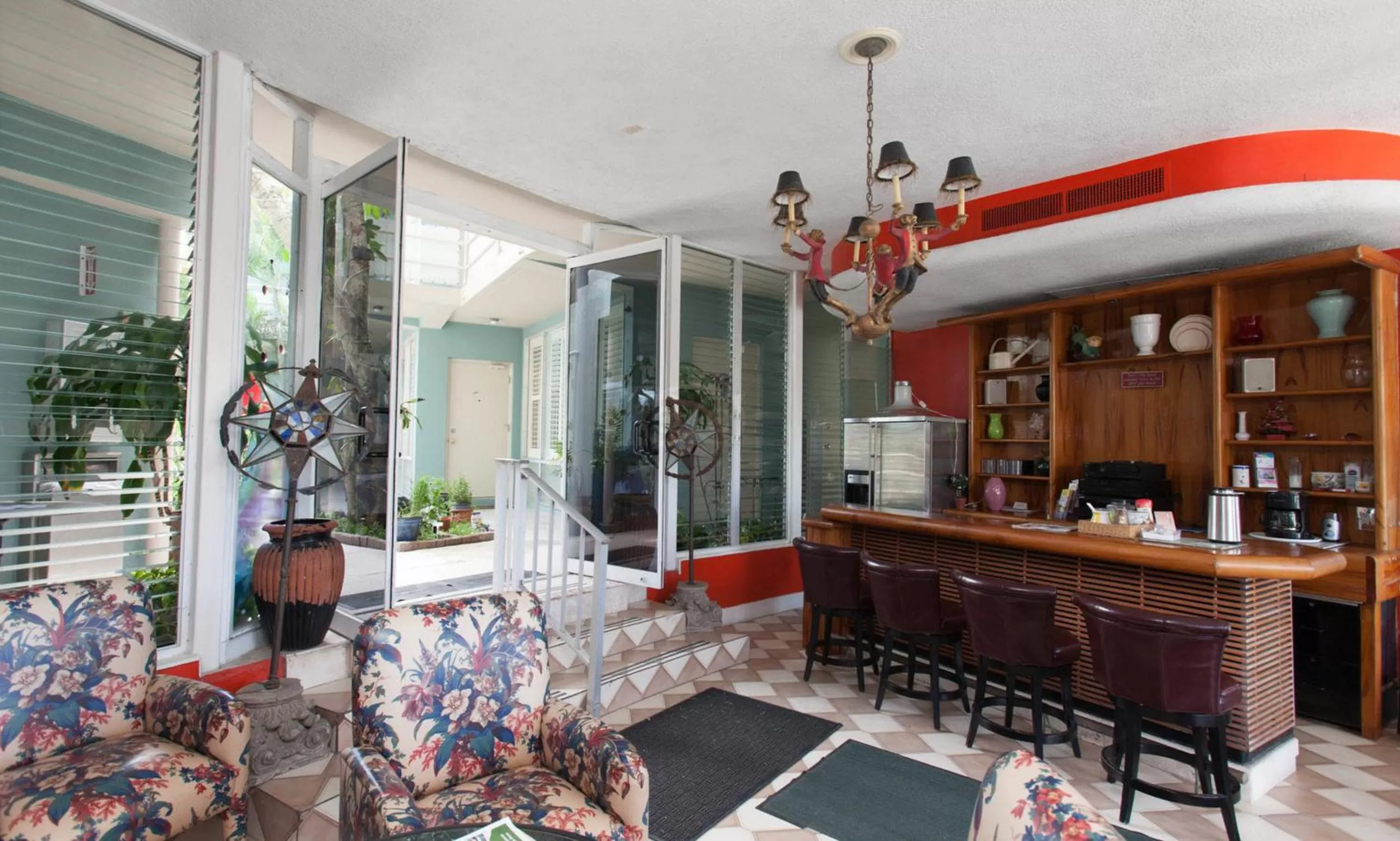 Spring in Manhattan Tower Apartment Hotel