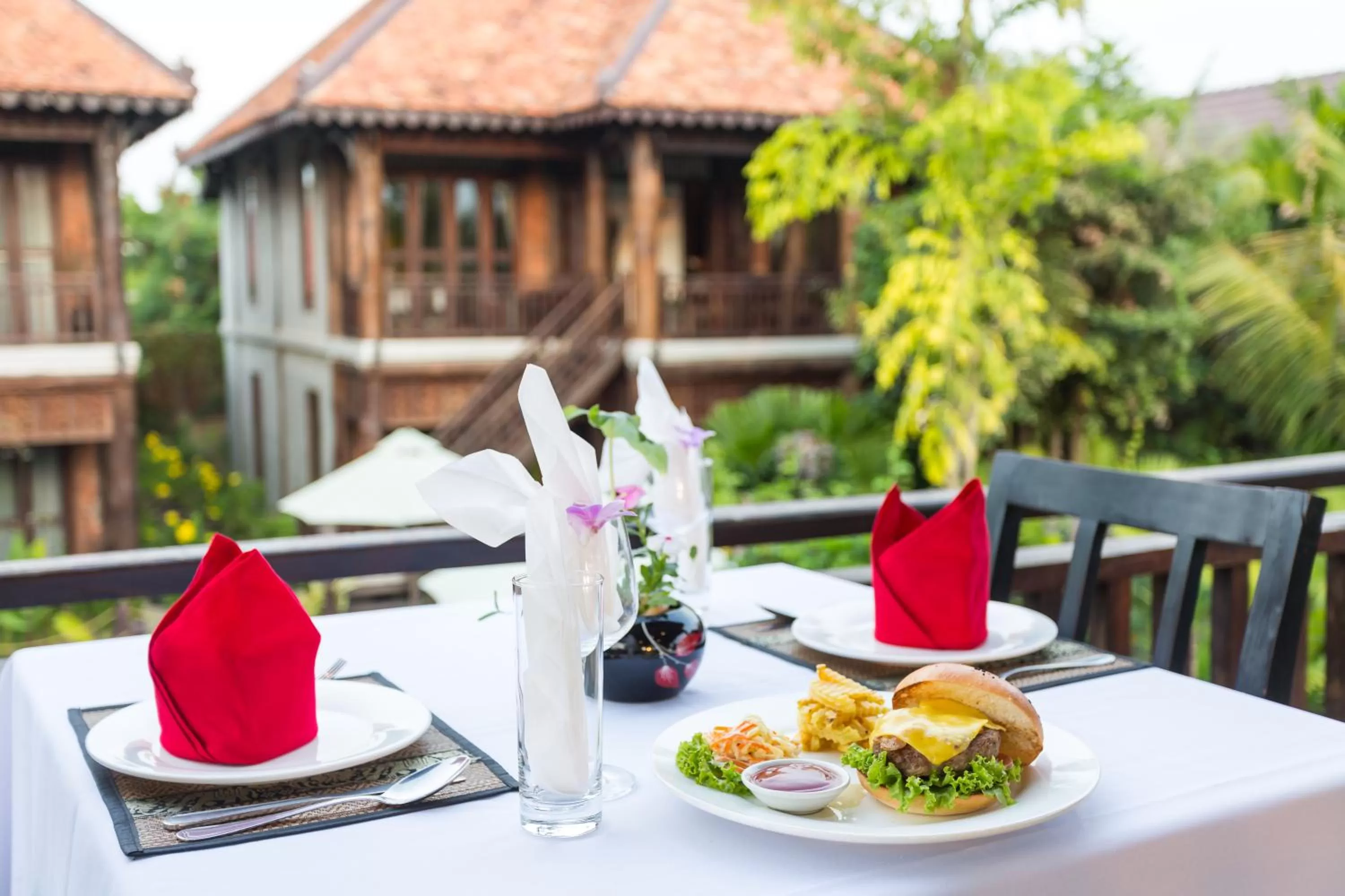 Food and drinks in Java Wooden Villa & Residence