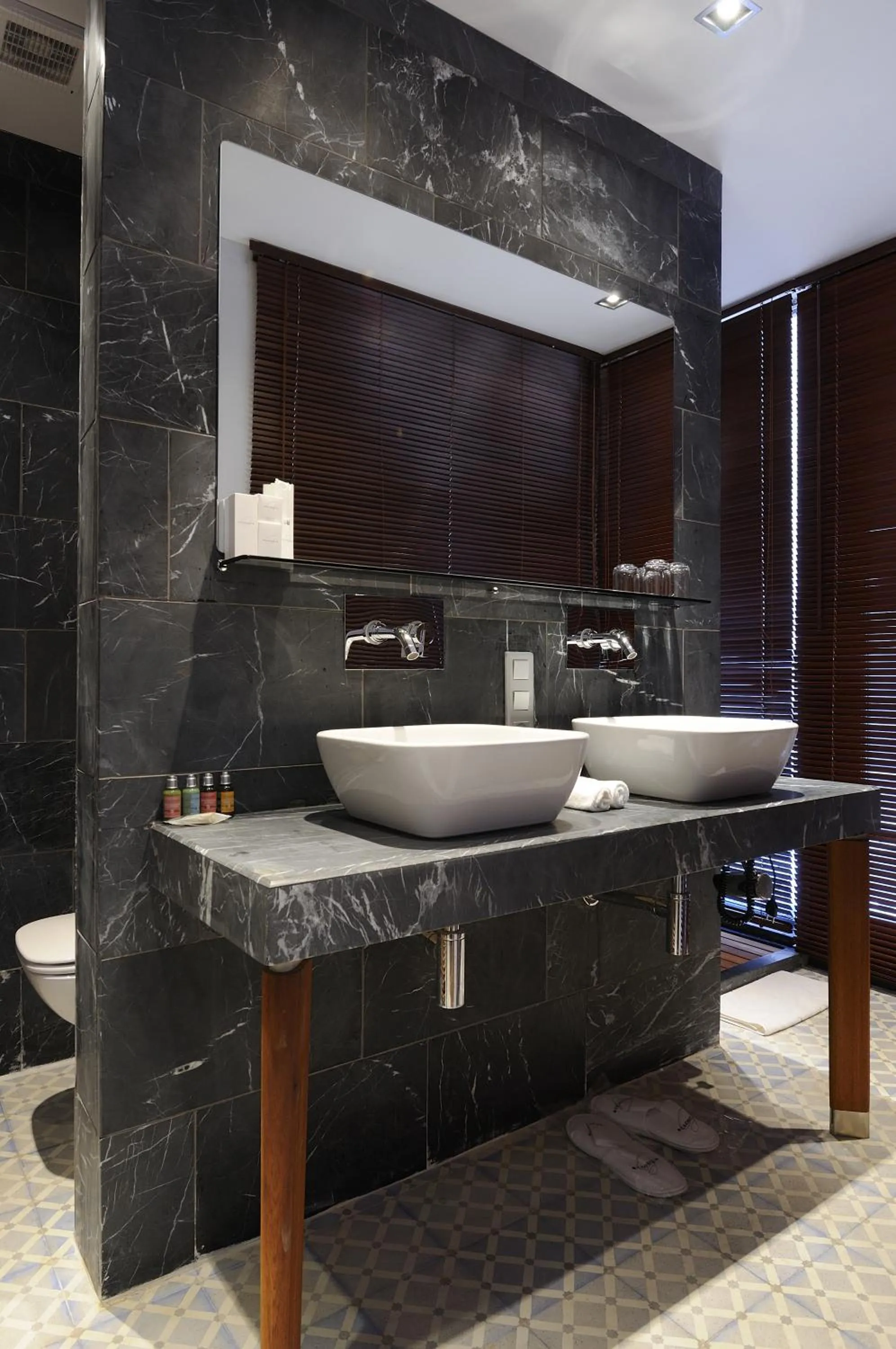 Shower in Georges Hotel Galata