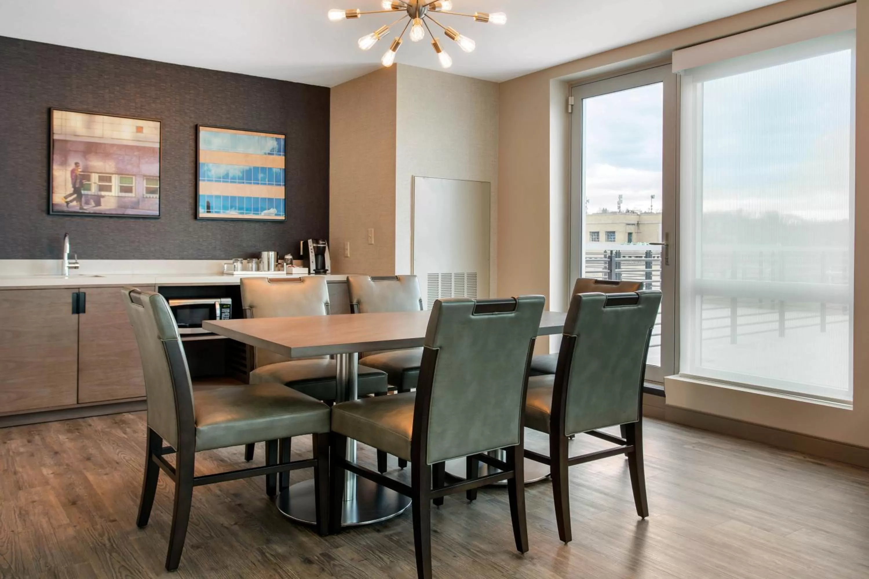 Dining area in Cambria Hotel Downtown Asheville