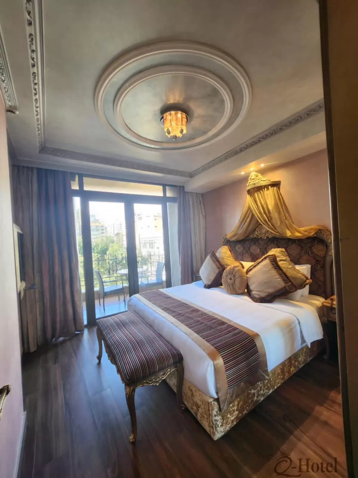 Photo of the whole room, Bed in Q Hotel