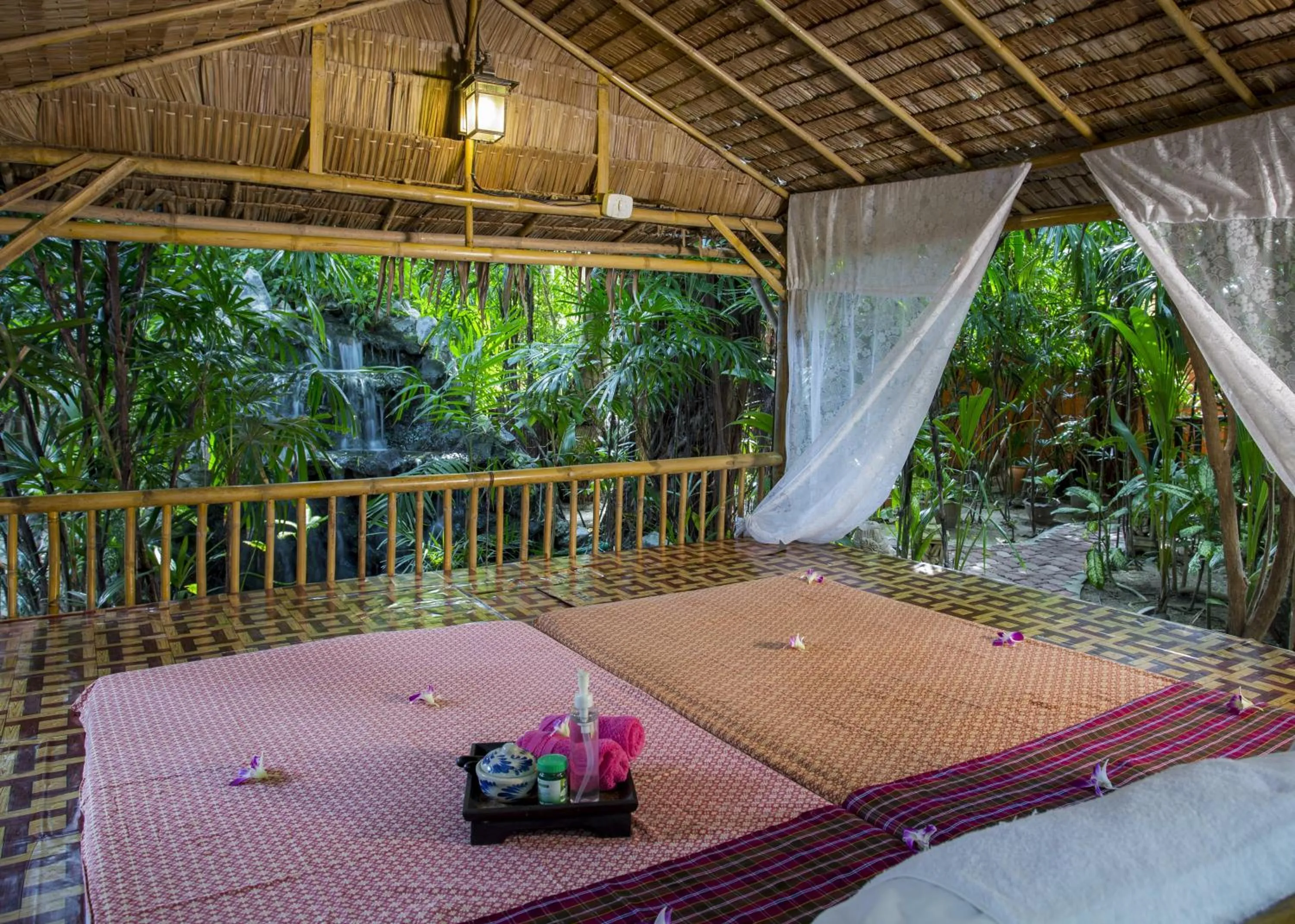 Massage in Eden Bungalows Fisherman's village