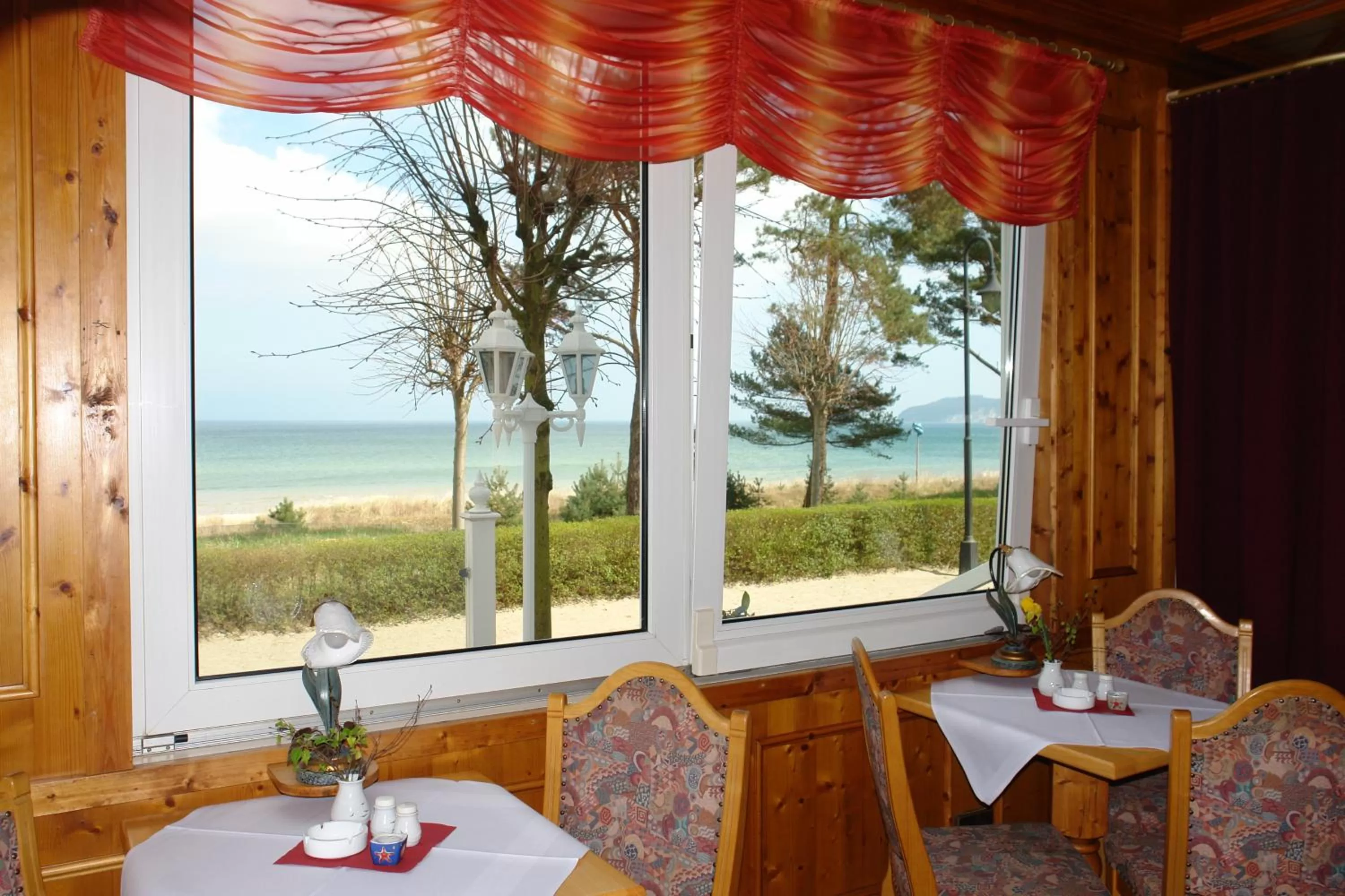 Restaurant/Places to Eat in Strandhotel zur Promenade