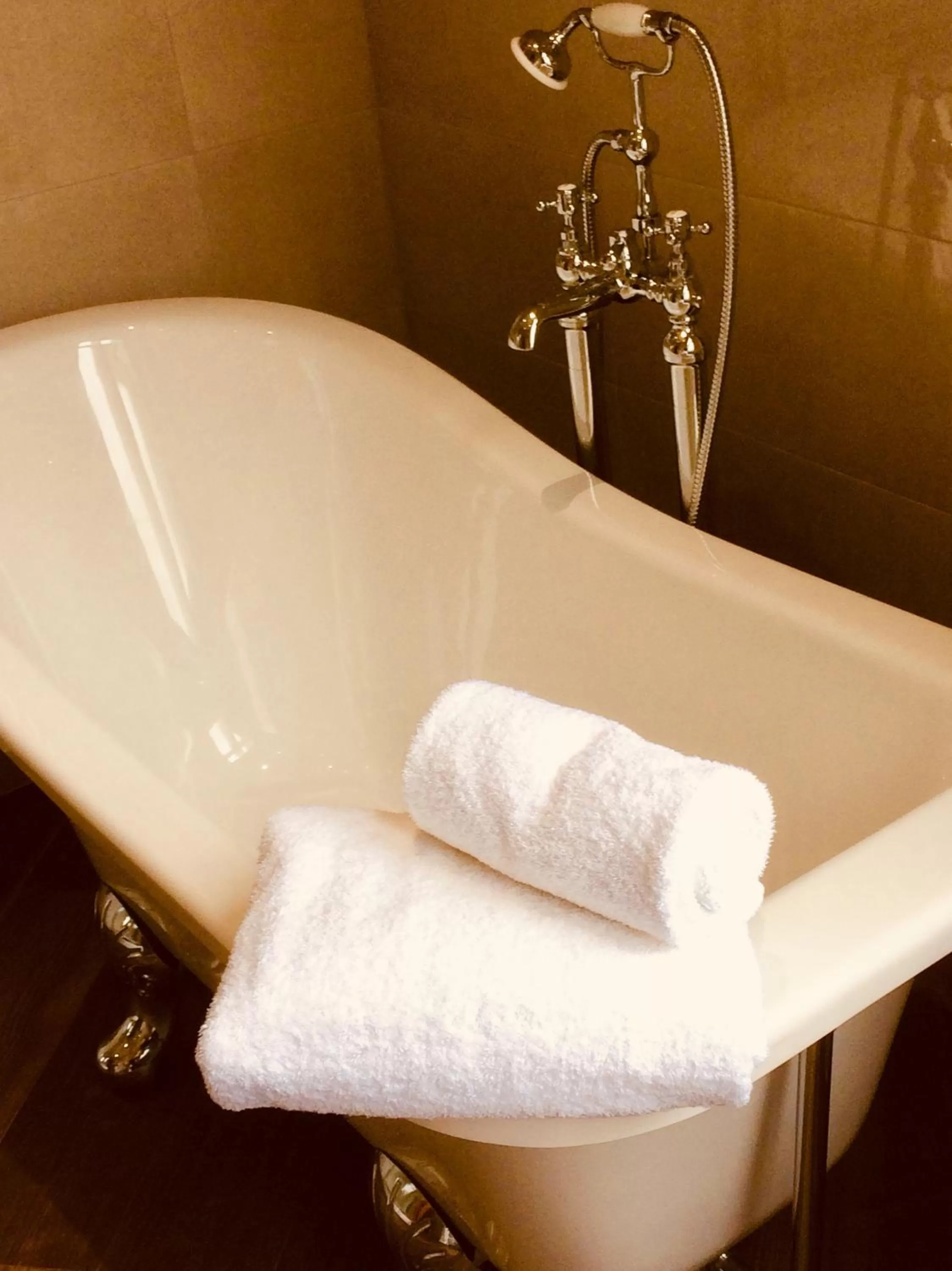 Bathroom in Kings Park Hotel