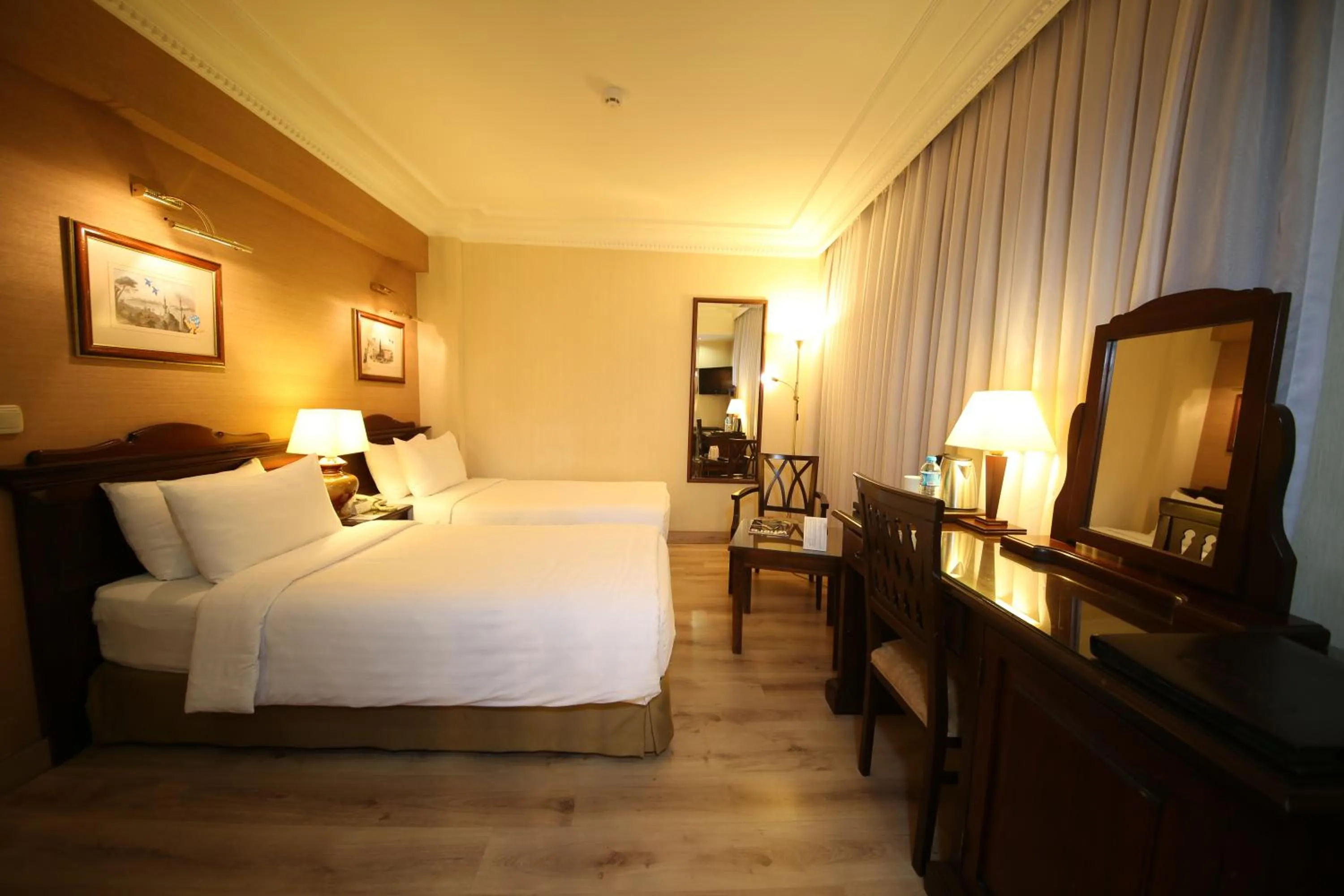 Photo of the whole room, Bed in Cartoon Hotel