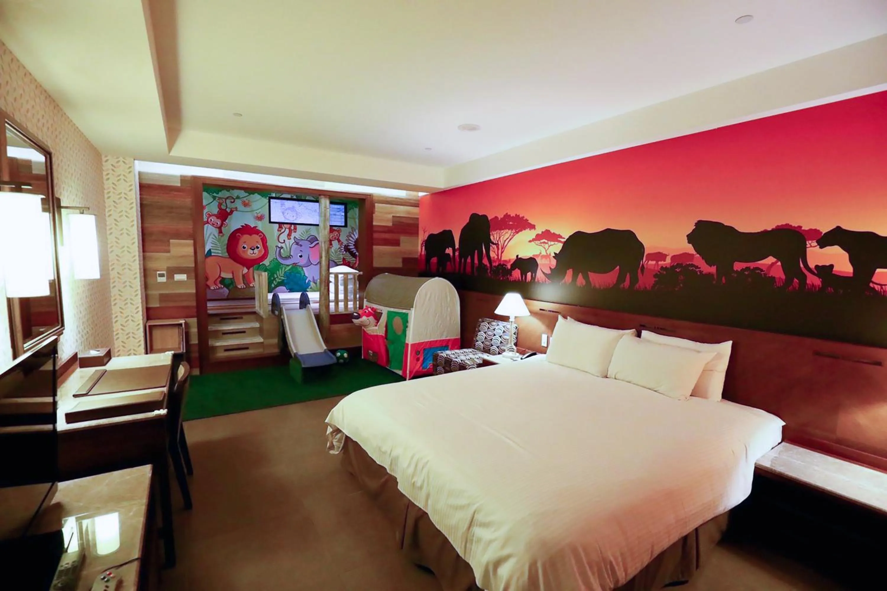 Photo of the whole room, Bed in Great Roots Forestry Spa Resort