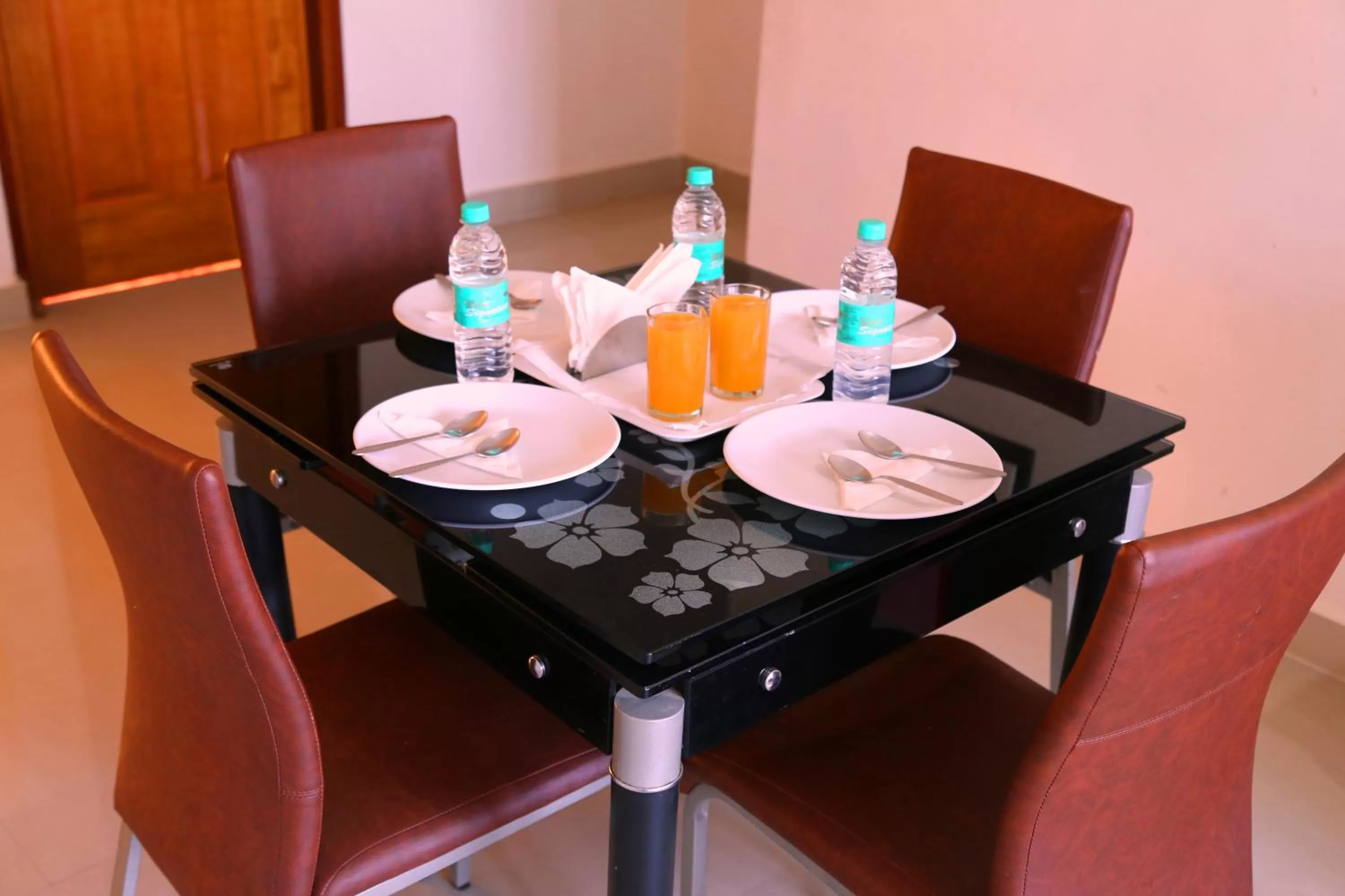 Dining area in Airport Gateway Hotel