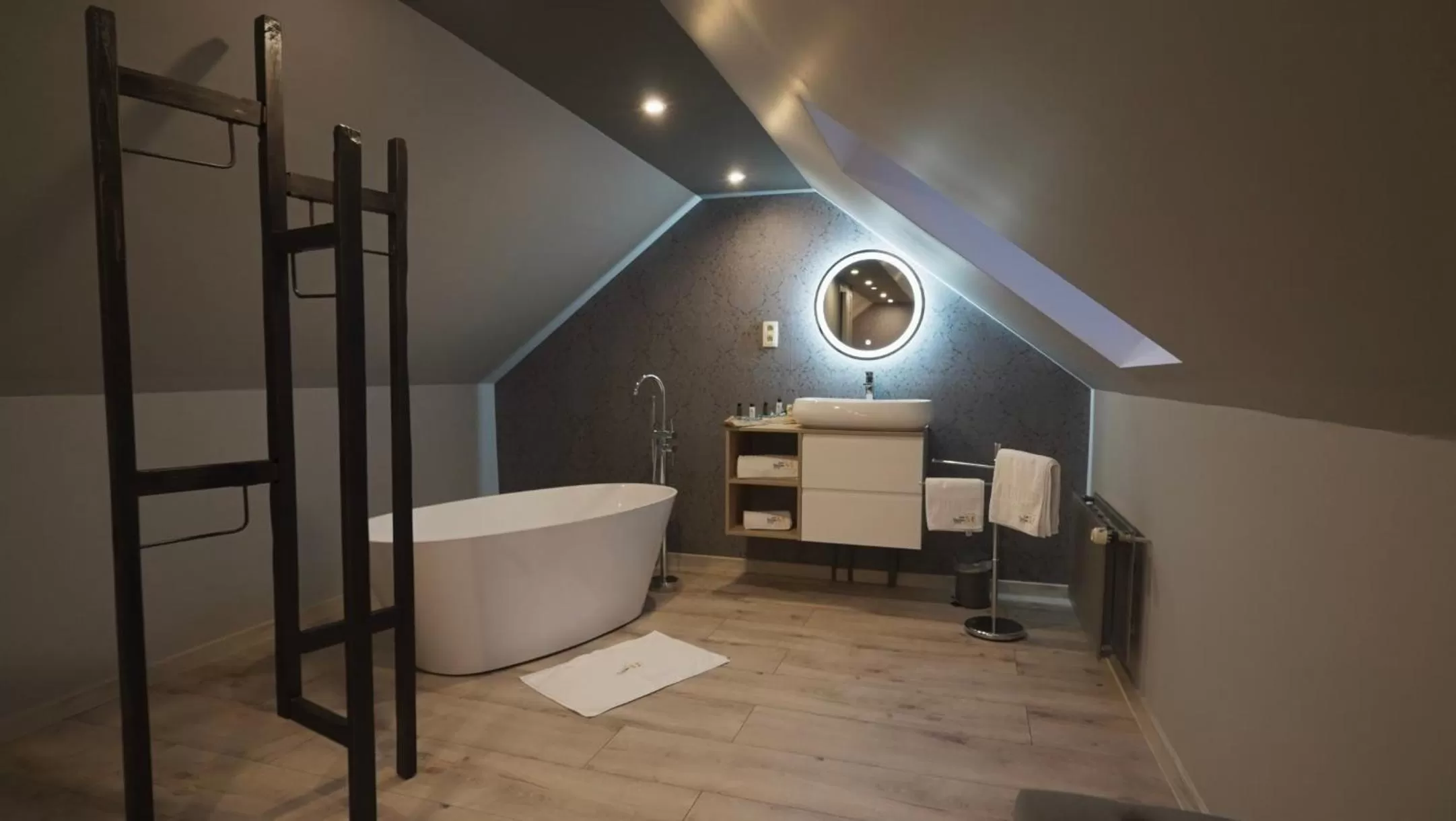 Bathroom in Les Suites M