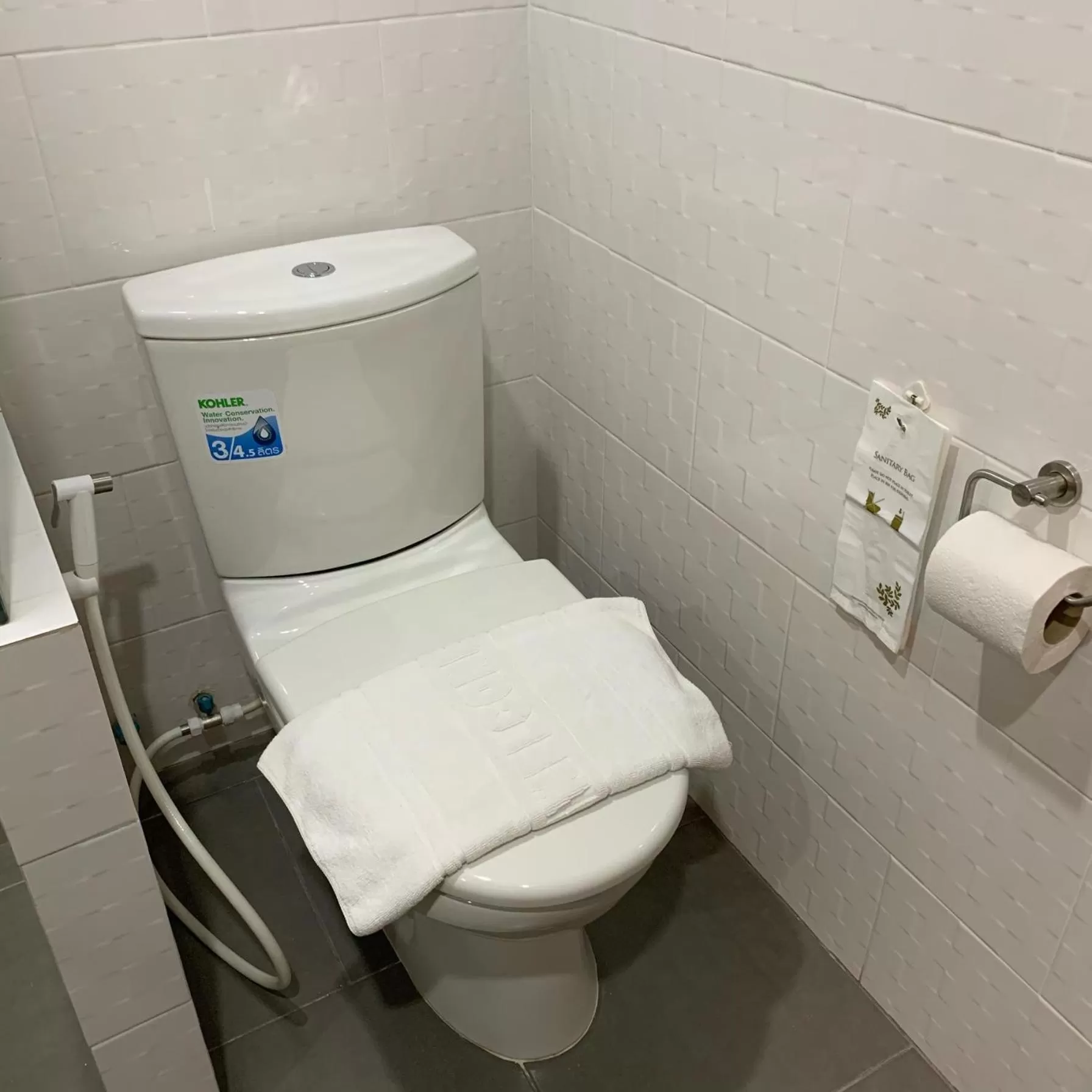 Toilet in Toptel Thaphra - ท็อปเทล ท่าพระ