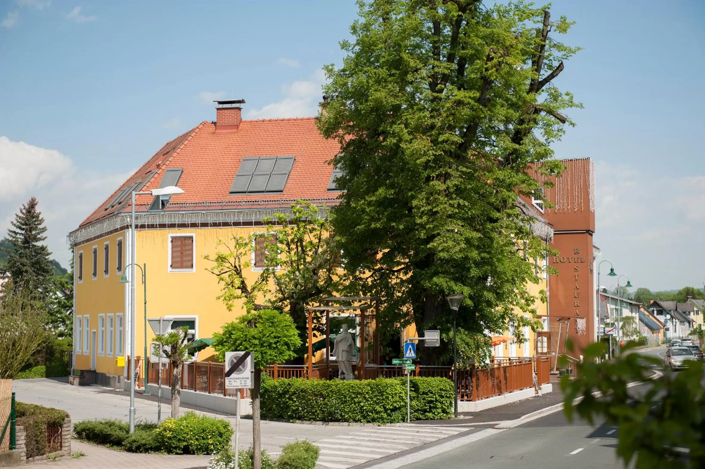 Property building in Hotel Guidassoni