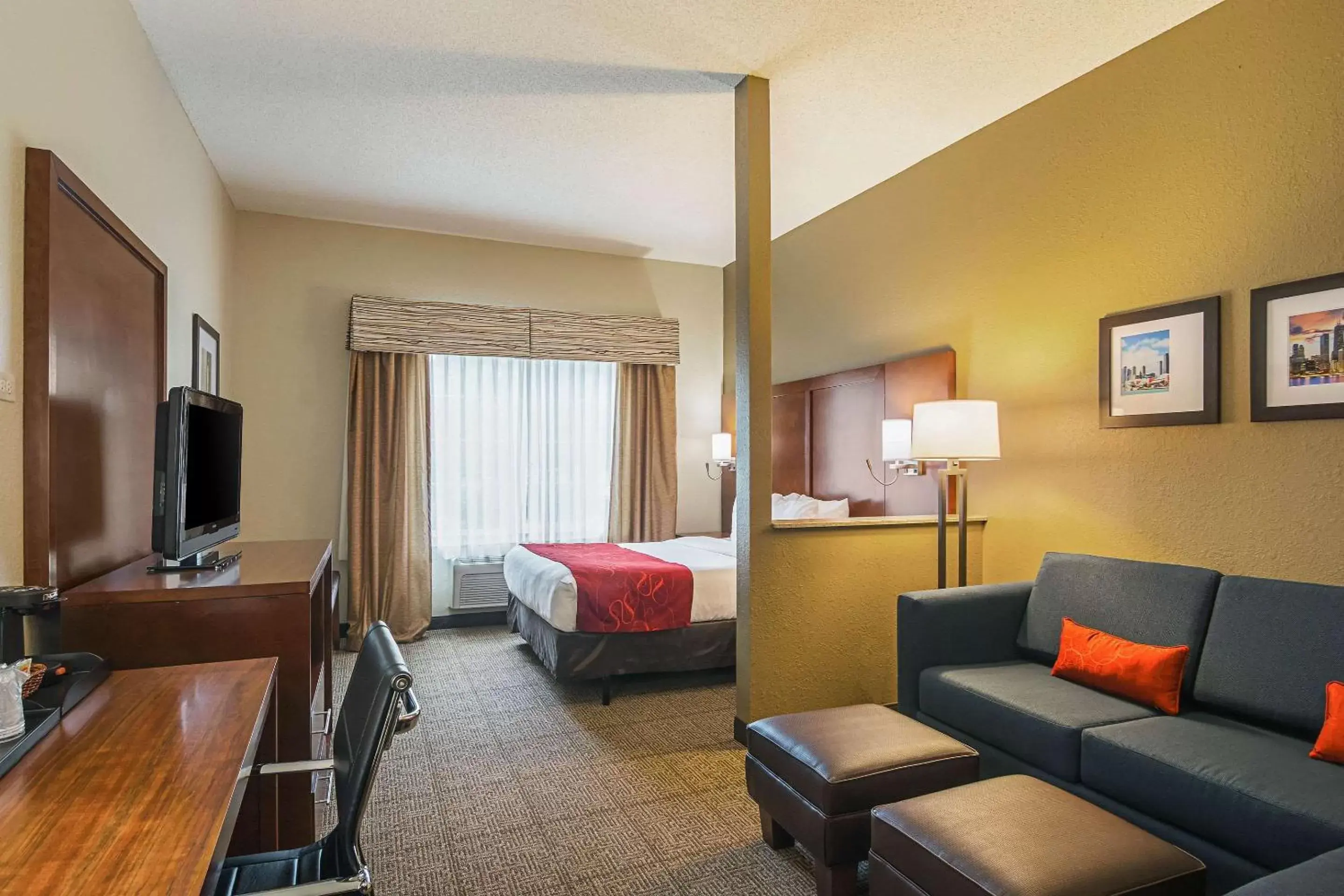 One-Bedroom Queen Suite - Disability Access/Non-Smoking in Comfort Suites Grayslake near Libertyville North One-Bedroom Queen Suite - Disability Access/Non-Smoking in Comfort Suites Grayslake near Libertyville North