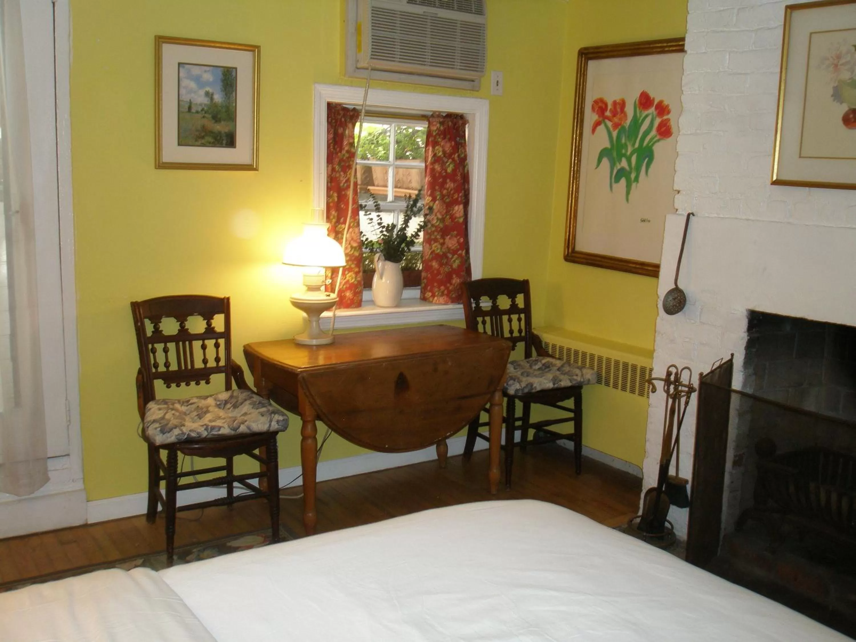 Photo of the whole room, Bed in Incentra Village Hotel