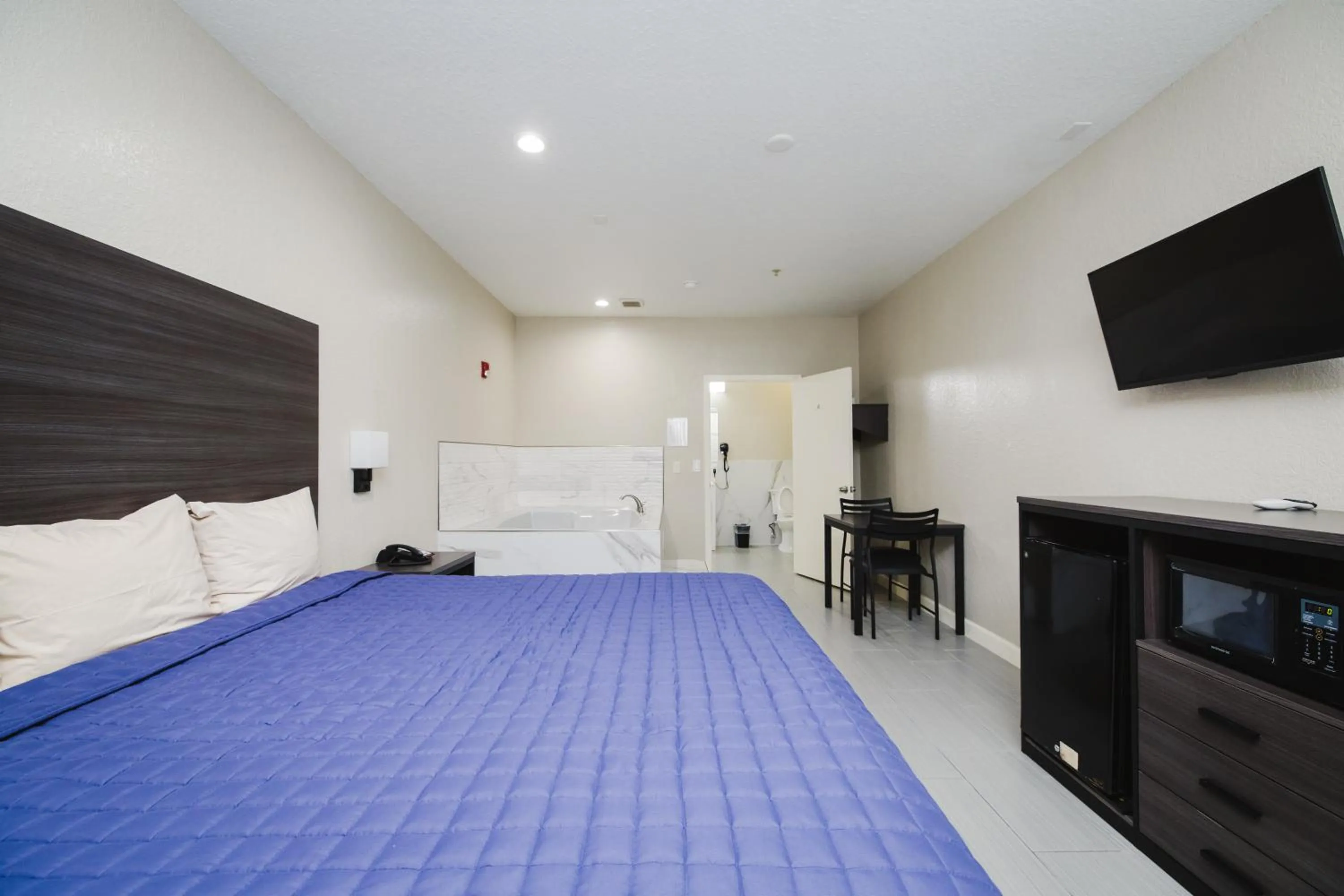 Bed in Winchester Inn and Suites Humble/IAH/North Houston