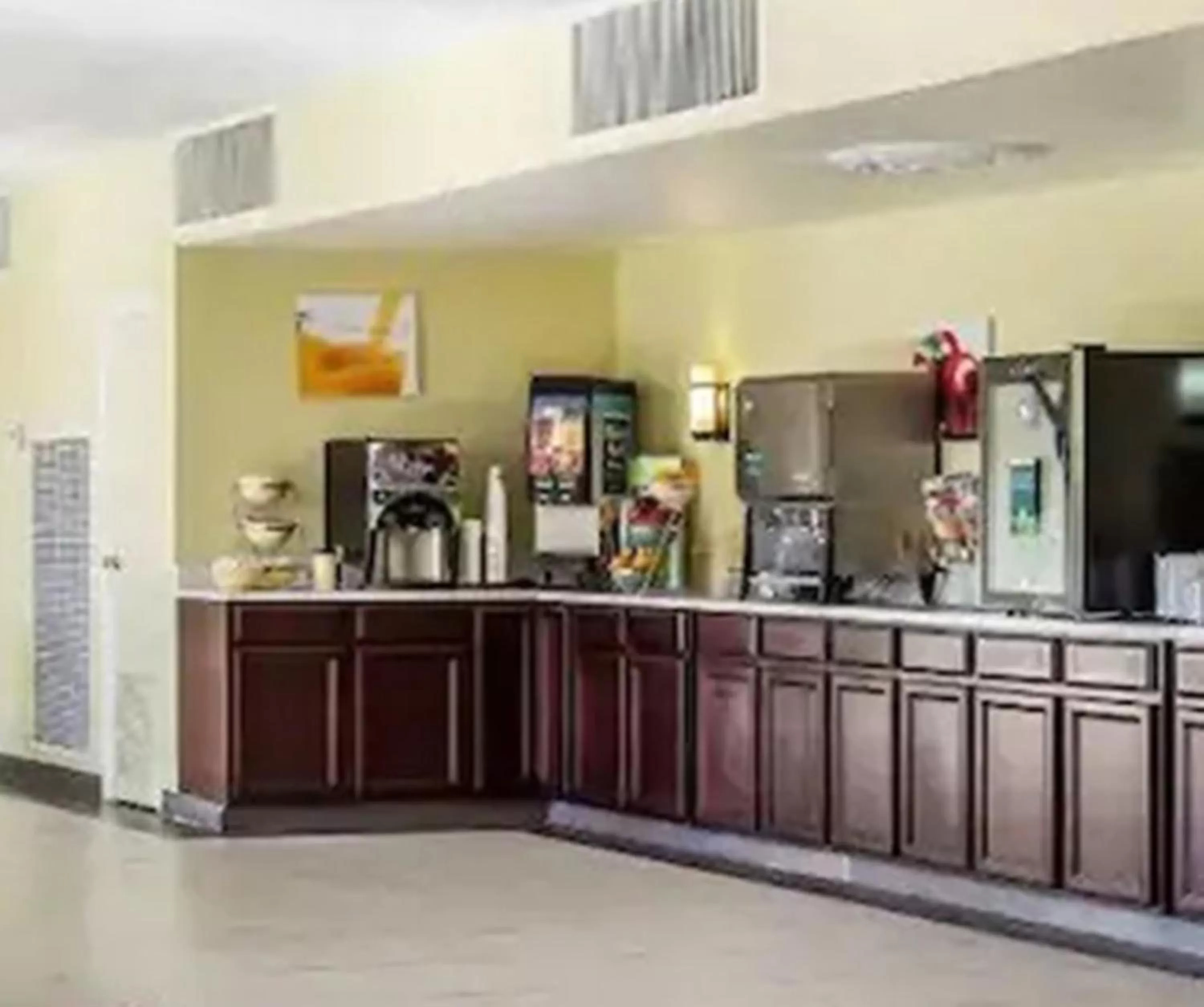 Restaurant/places to eat in Baymont by Wyndham Walterboro