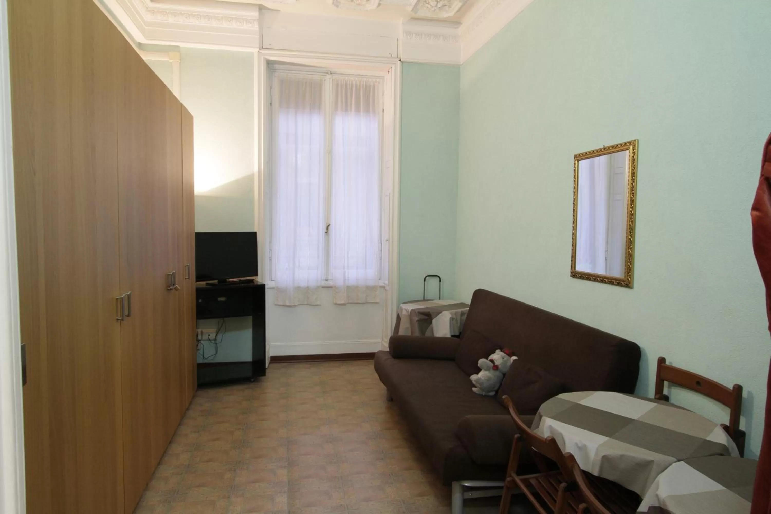 Communal lounge/ TV room in Hotel Barone