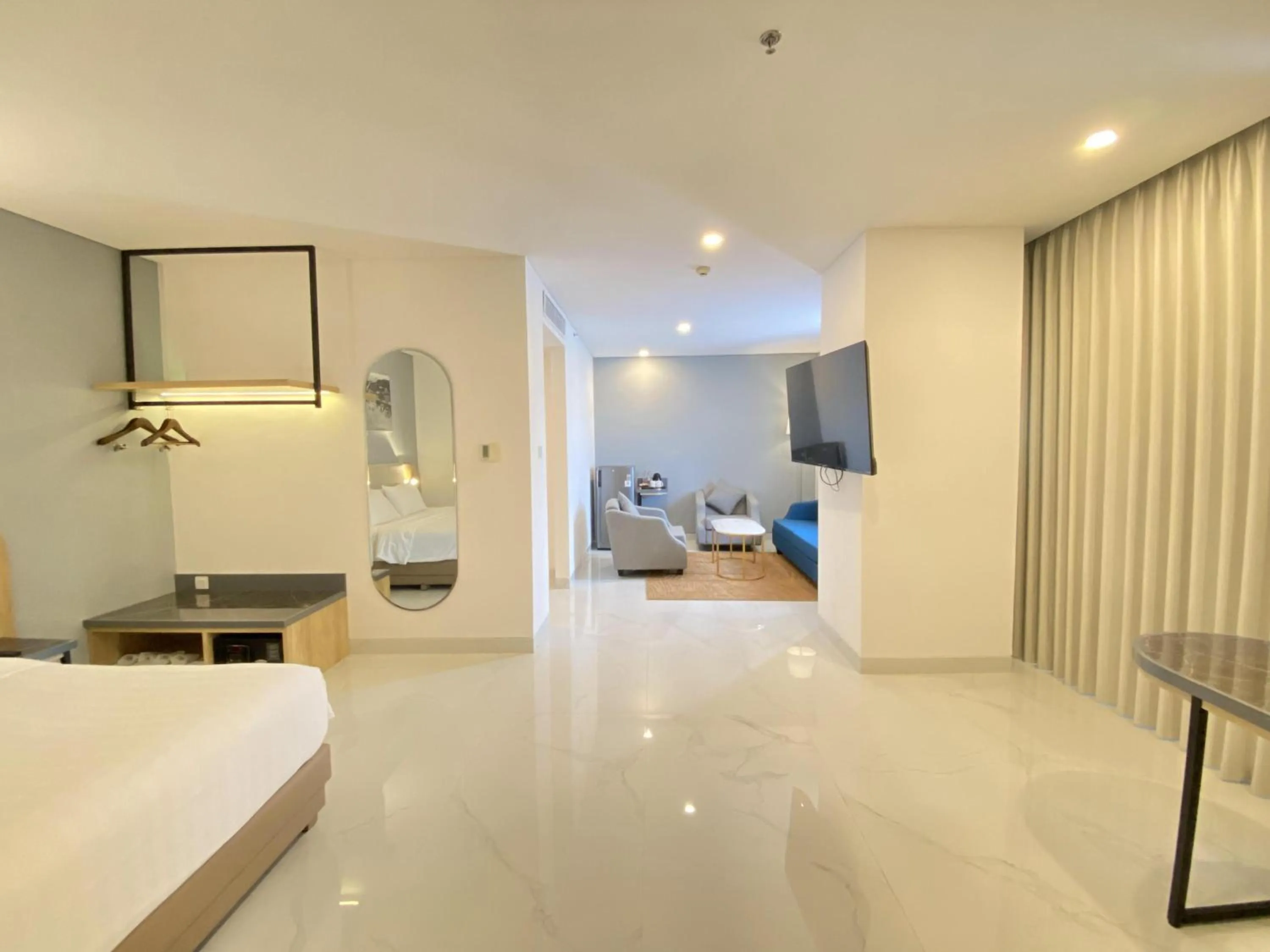 Living room, Bed in THE 1O1 Malang OJ