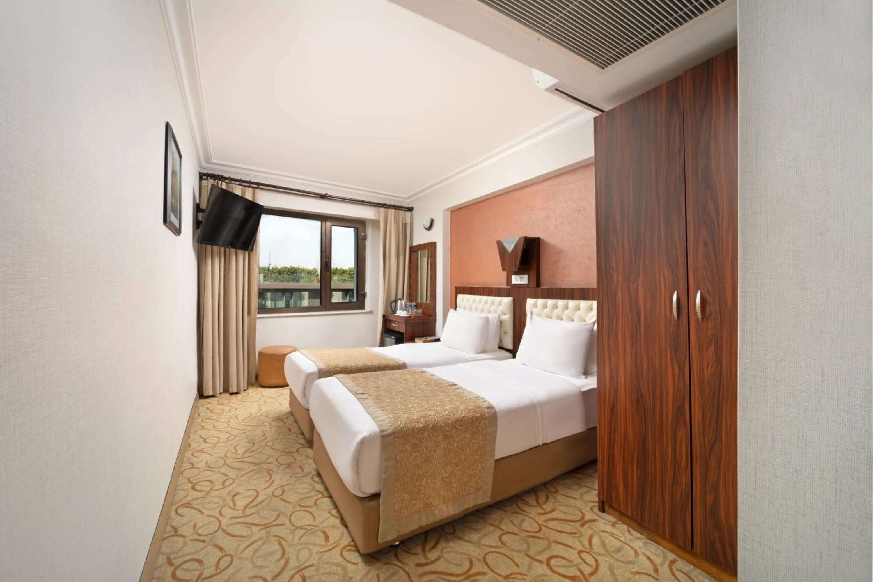 Bed in Elan Hotel Istanbul Pera
