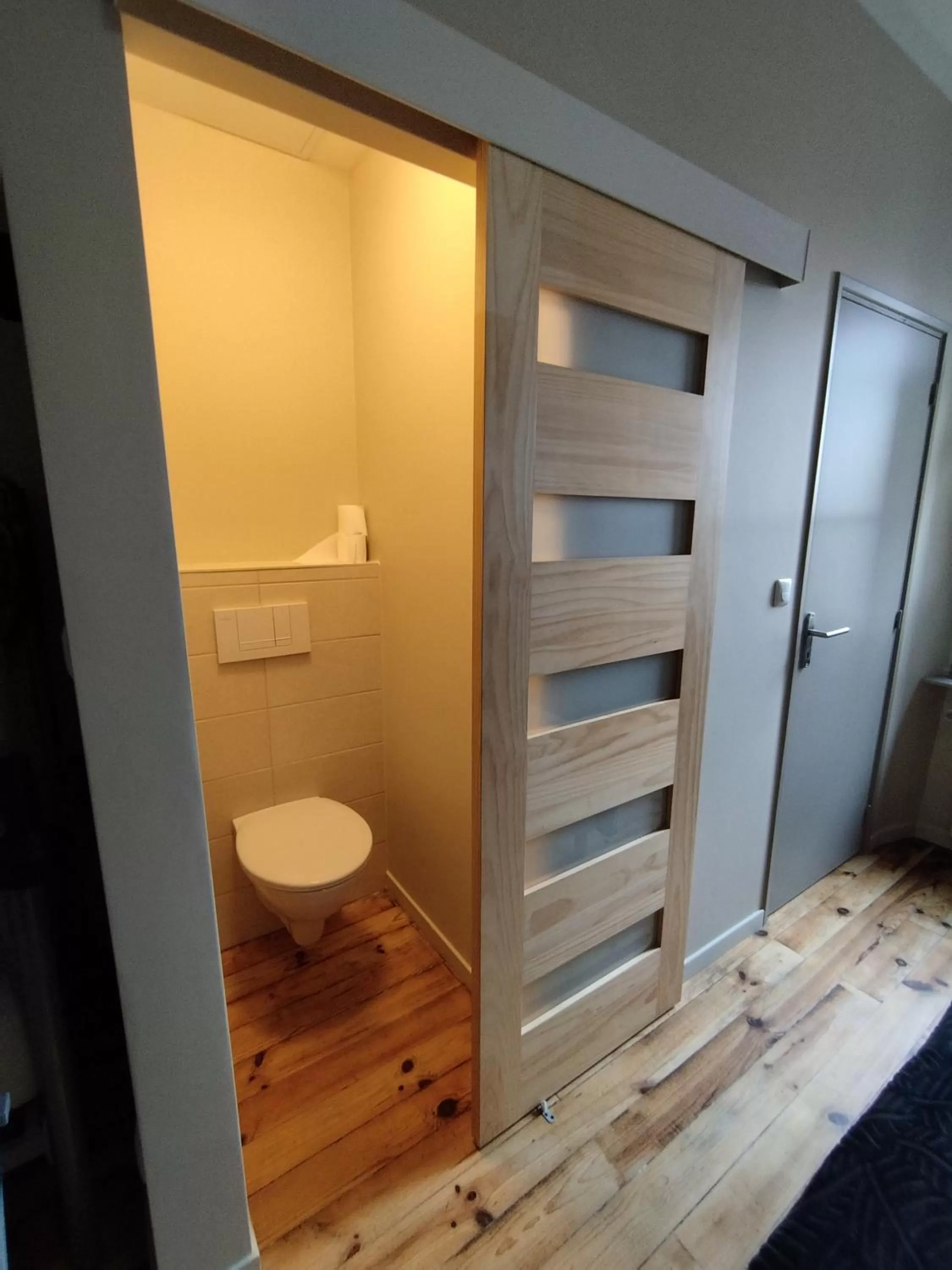 Toilet in Gîte d'étape et de groupe du Clos Saint Roch