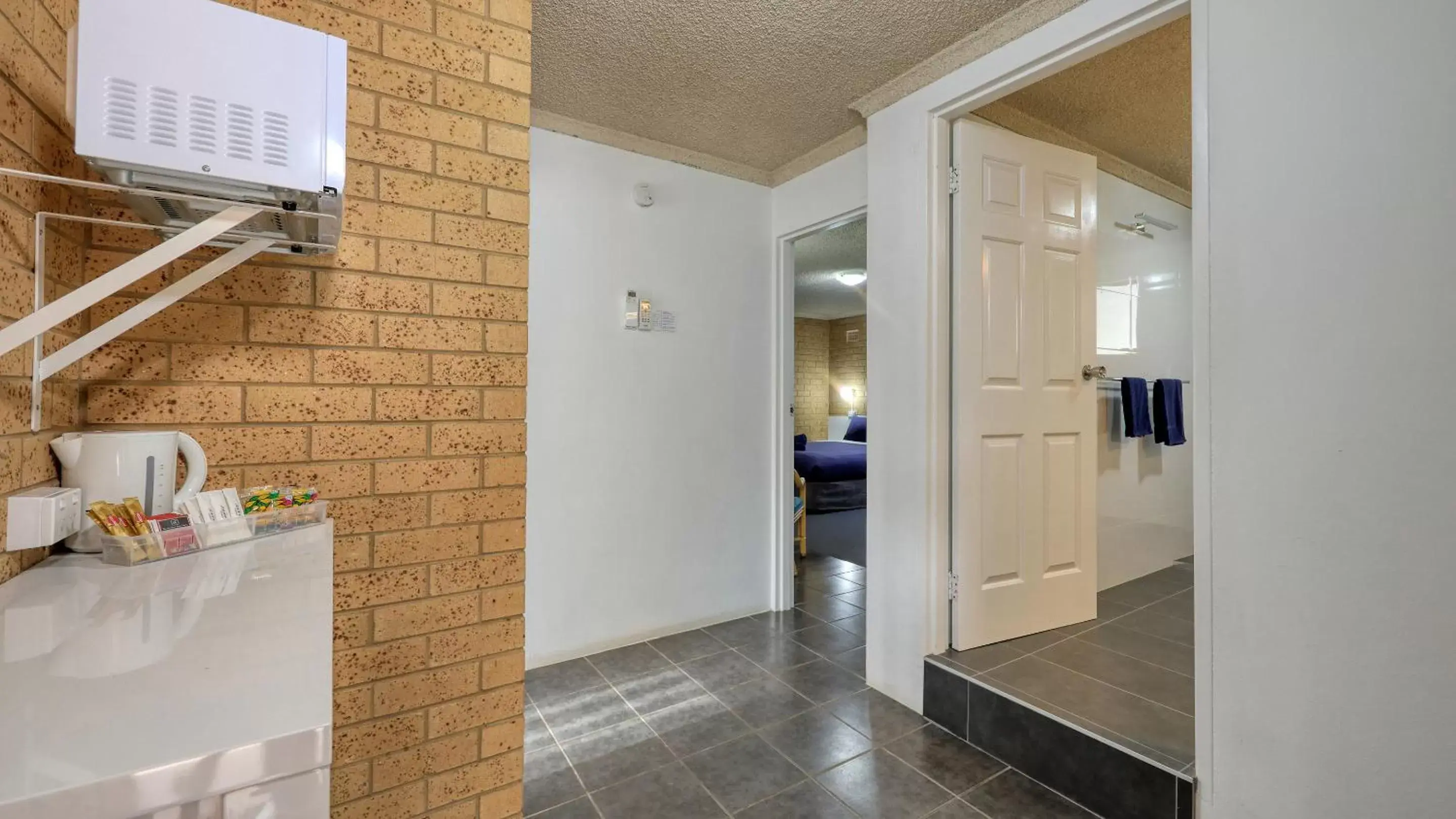 Standard Two-Bedroom Apartment in Hamilton Hume Motor Inn Standard Two-Bedroom Apartment in Hamilton Hume Motor Inn