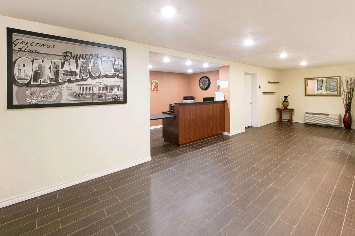 Lobby or reception in Super 8 by Wyndham Duncan