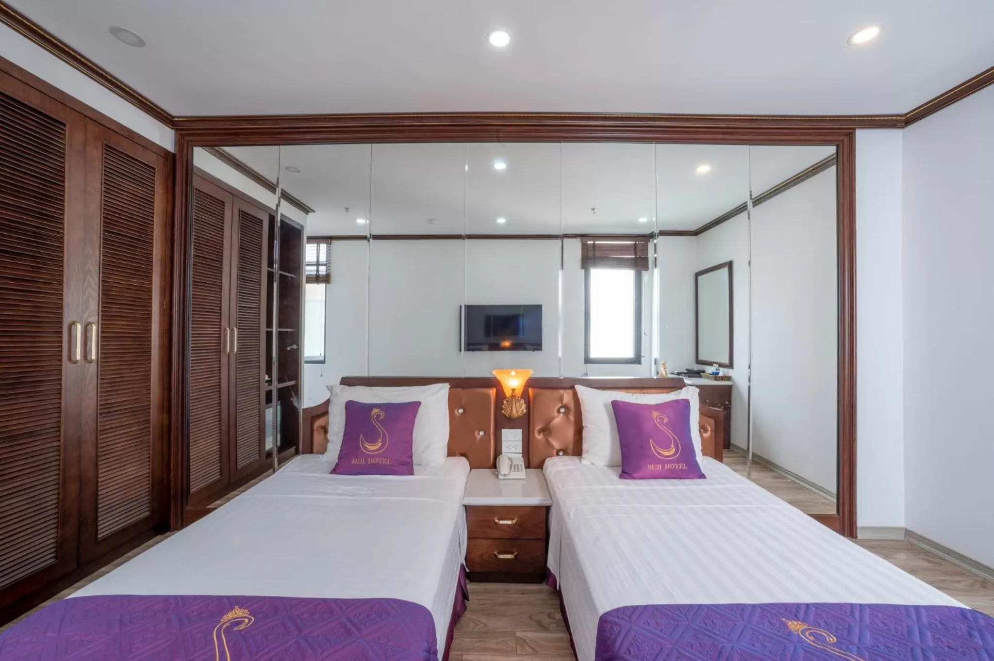 Photo of the whole room, Bed in Hanoi Suji Hotel