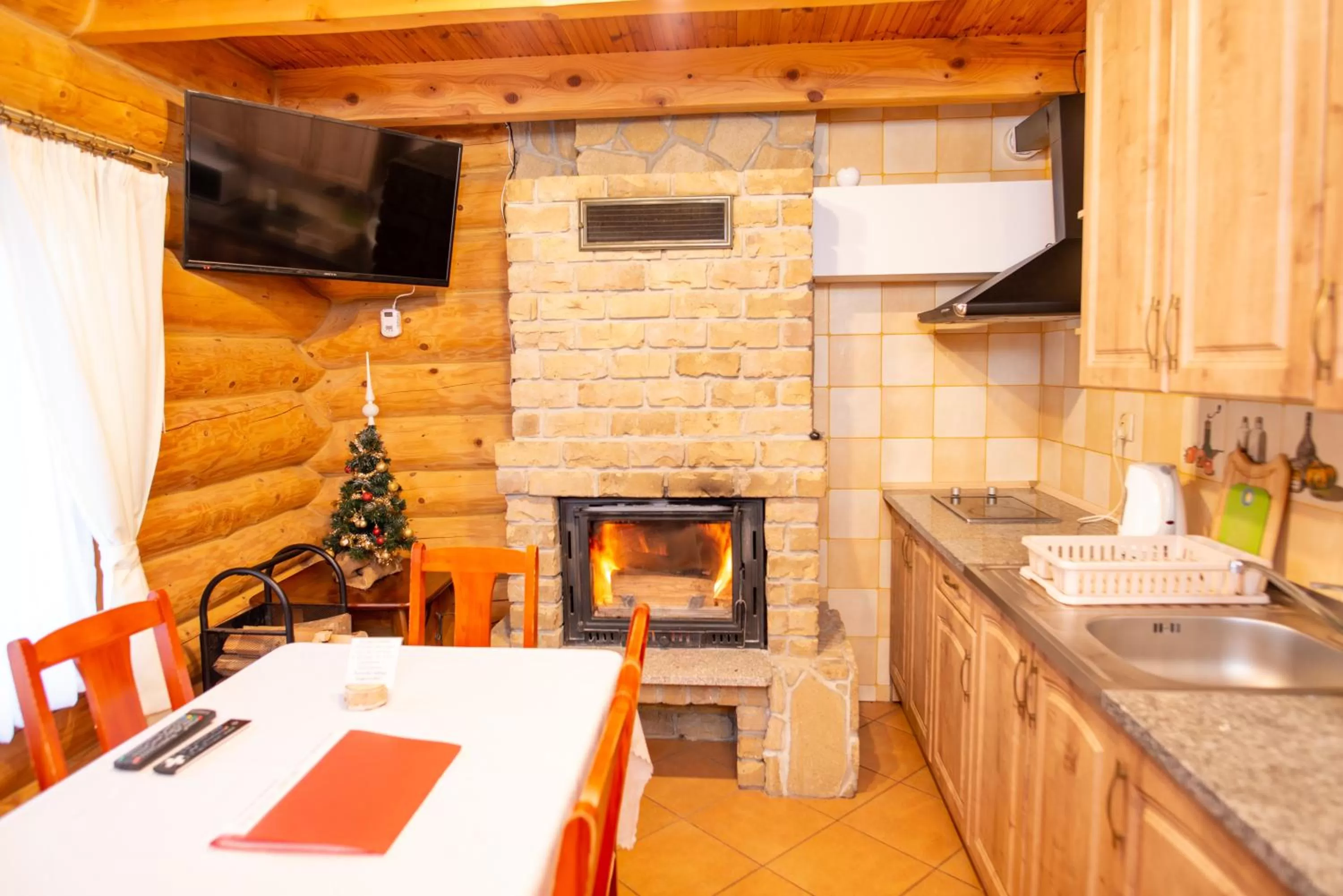 Kitchen or kitchenette in Gościniec Pięciu Stawów