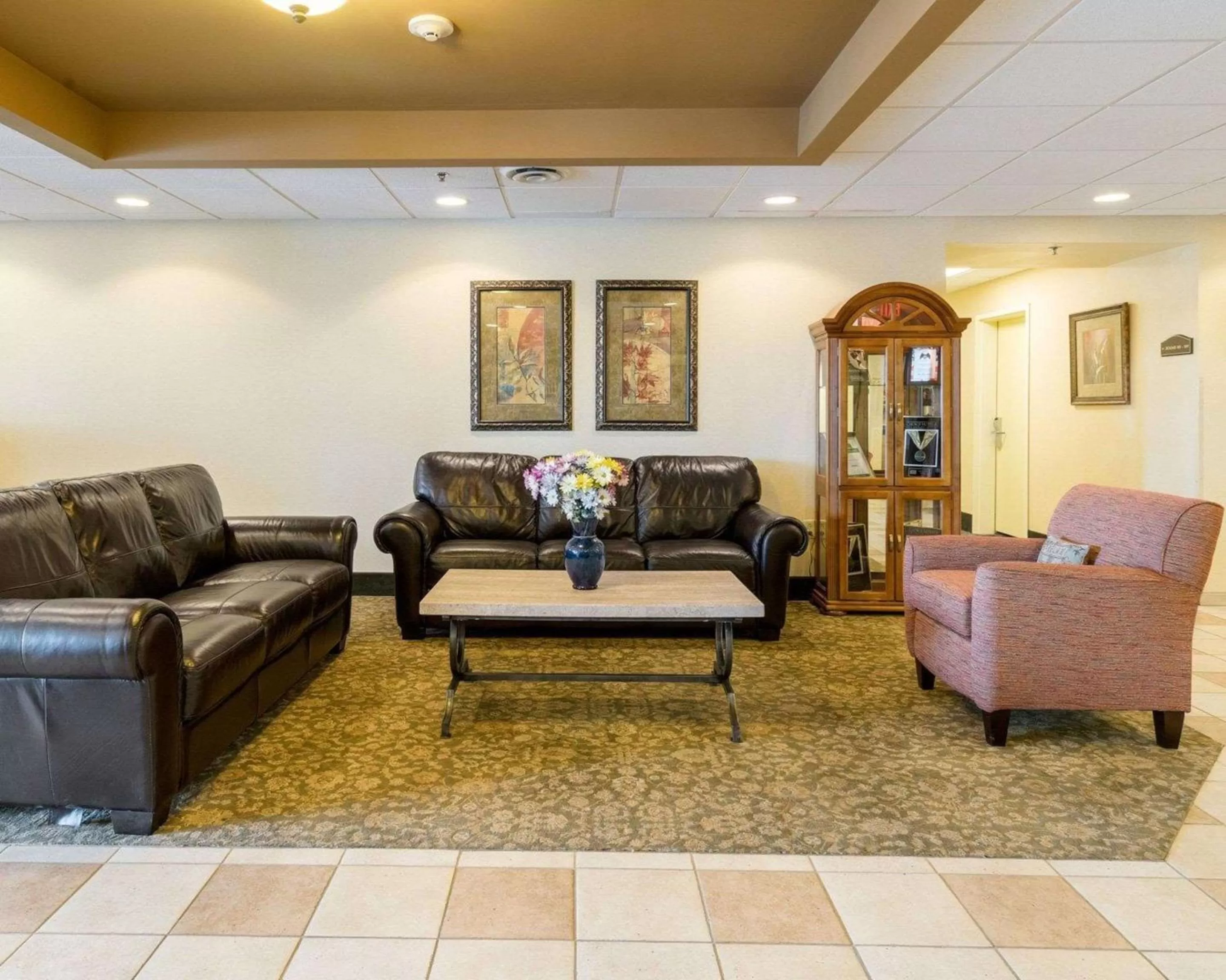 Lobby or reception in Mainstay Suites Dover