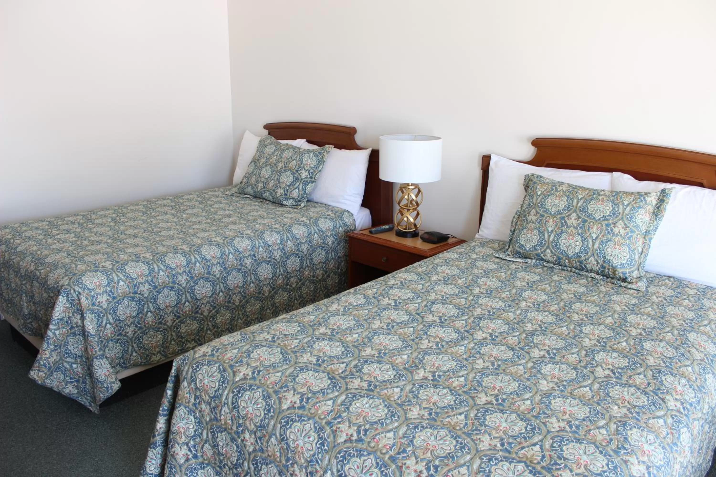 Bedroom, Bed in Welcome Inn