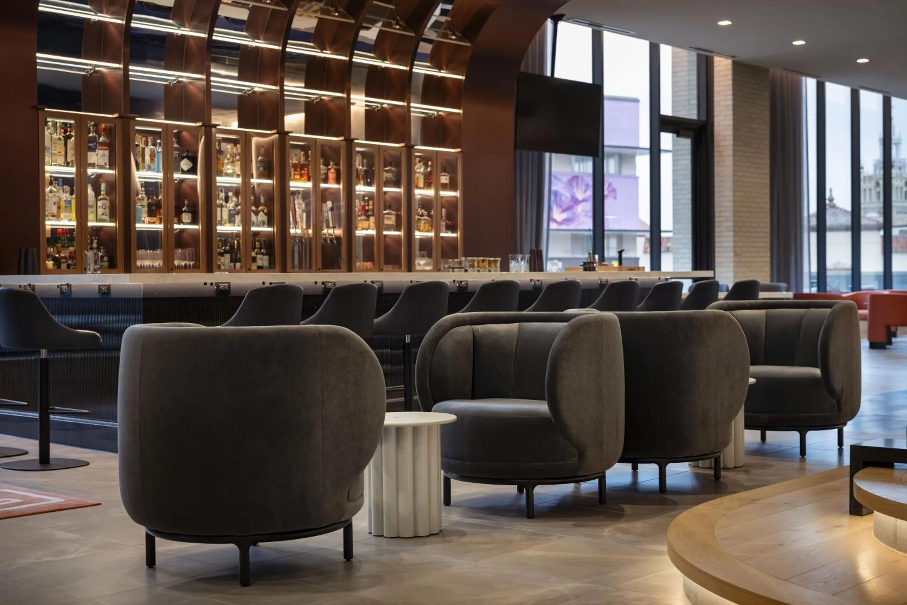 Lounge or bar in Cascade Hotel, Kansas City, a Tribute Portfolio Hotel