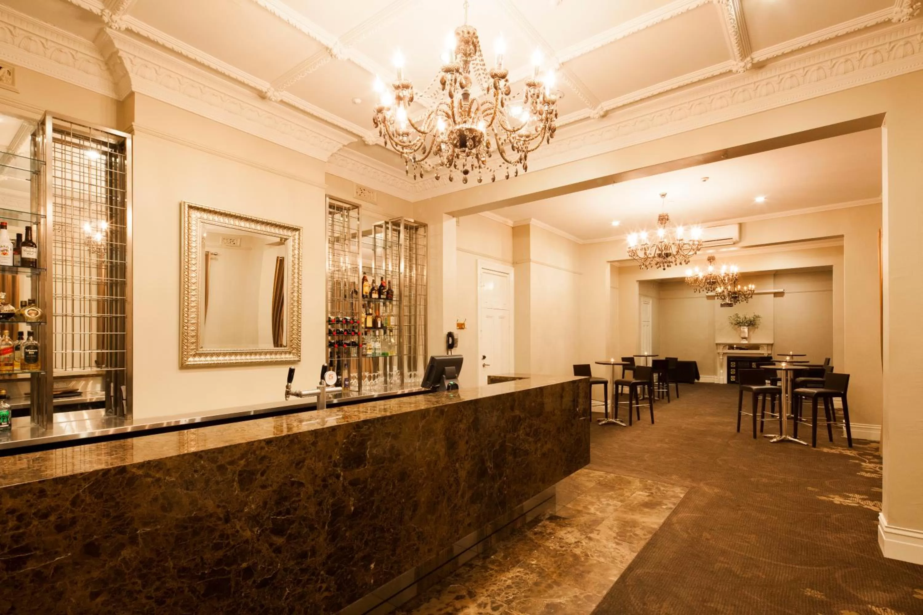 Lounge or bar in Quality Inn The George Hotel Ballarat