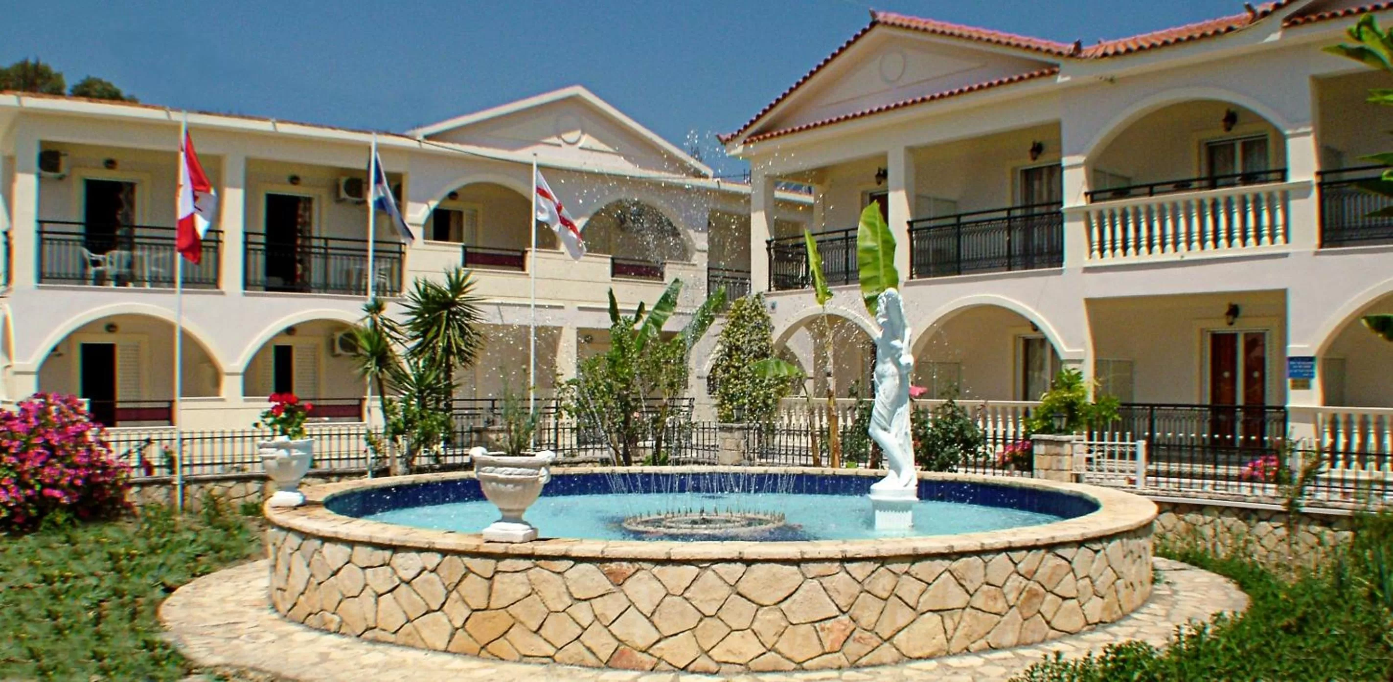 Garden view in Canadian Hotel