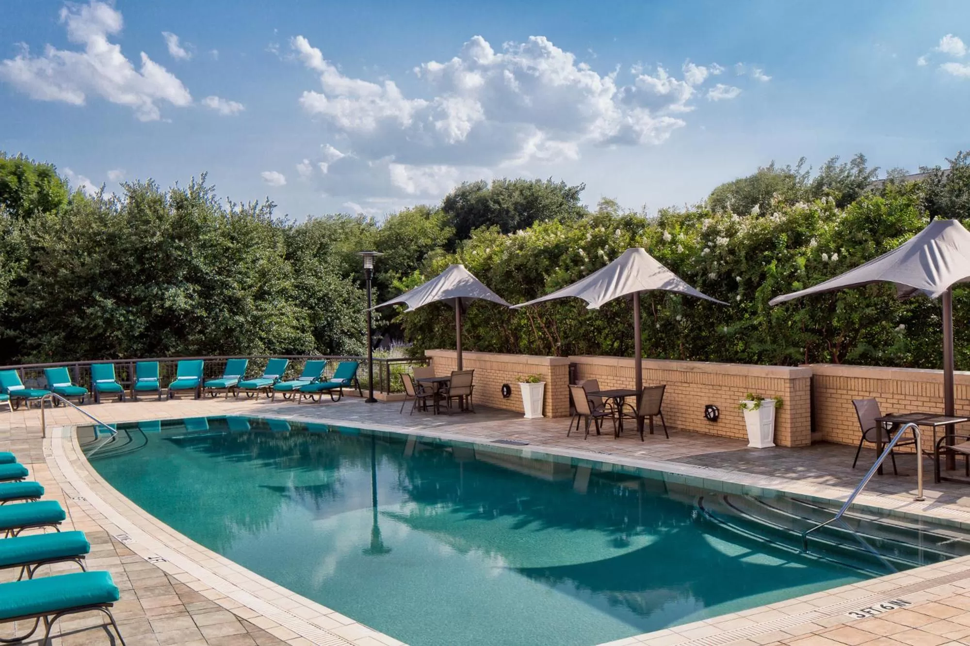 Swimming pool in Hyatt Regency DFW International Airport