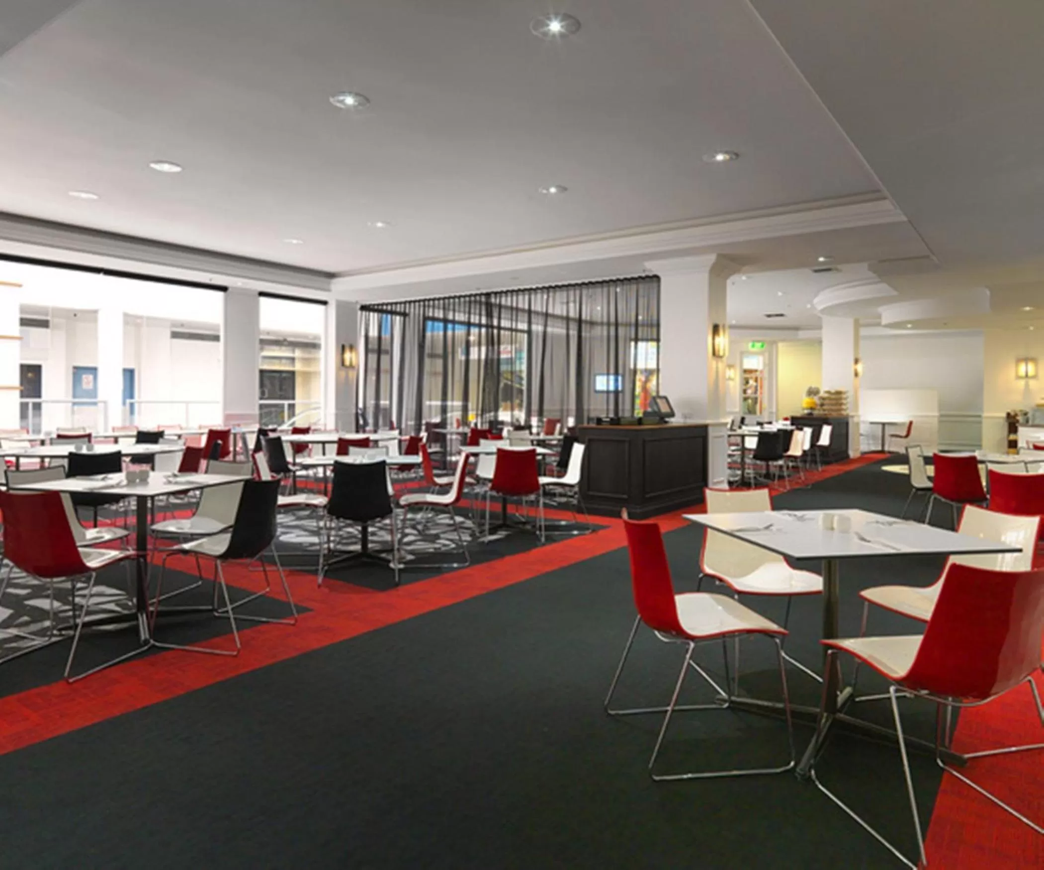 Restaurant/places to eat in Novotel Surfers Paradise