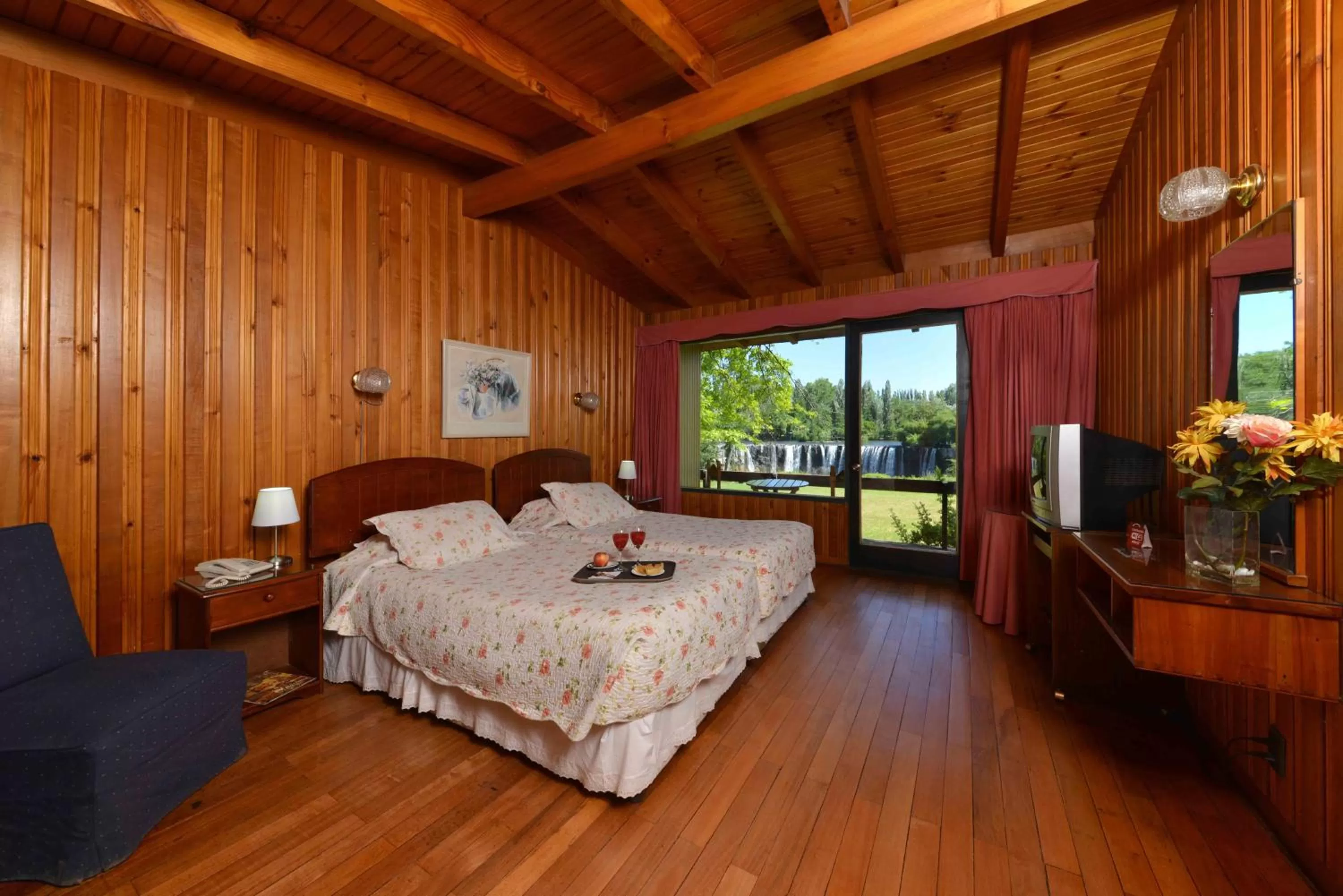 Bedroom in Hotel Salto Del Laja
