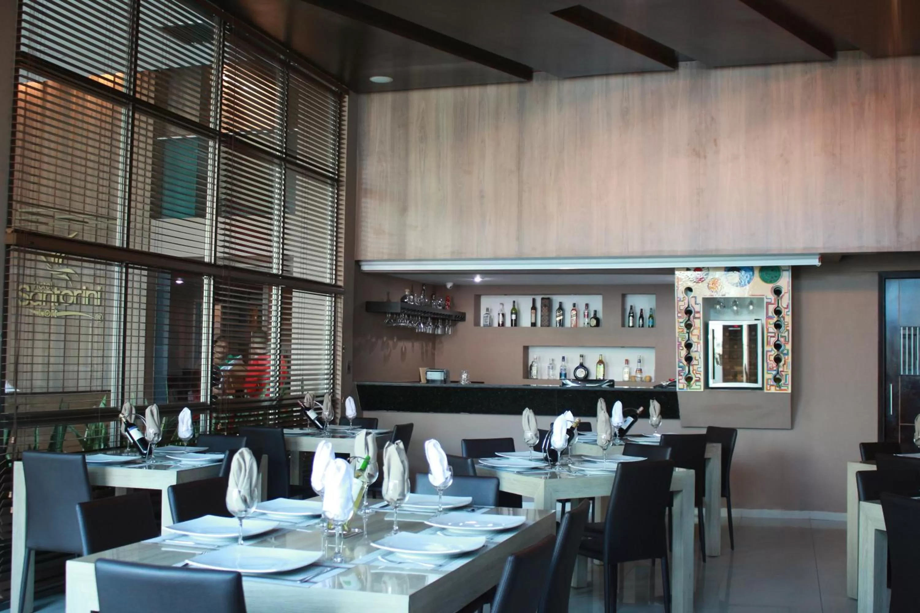 Restaurant/places to eat in Hotel Santorini Loft